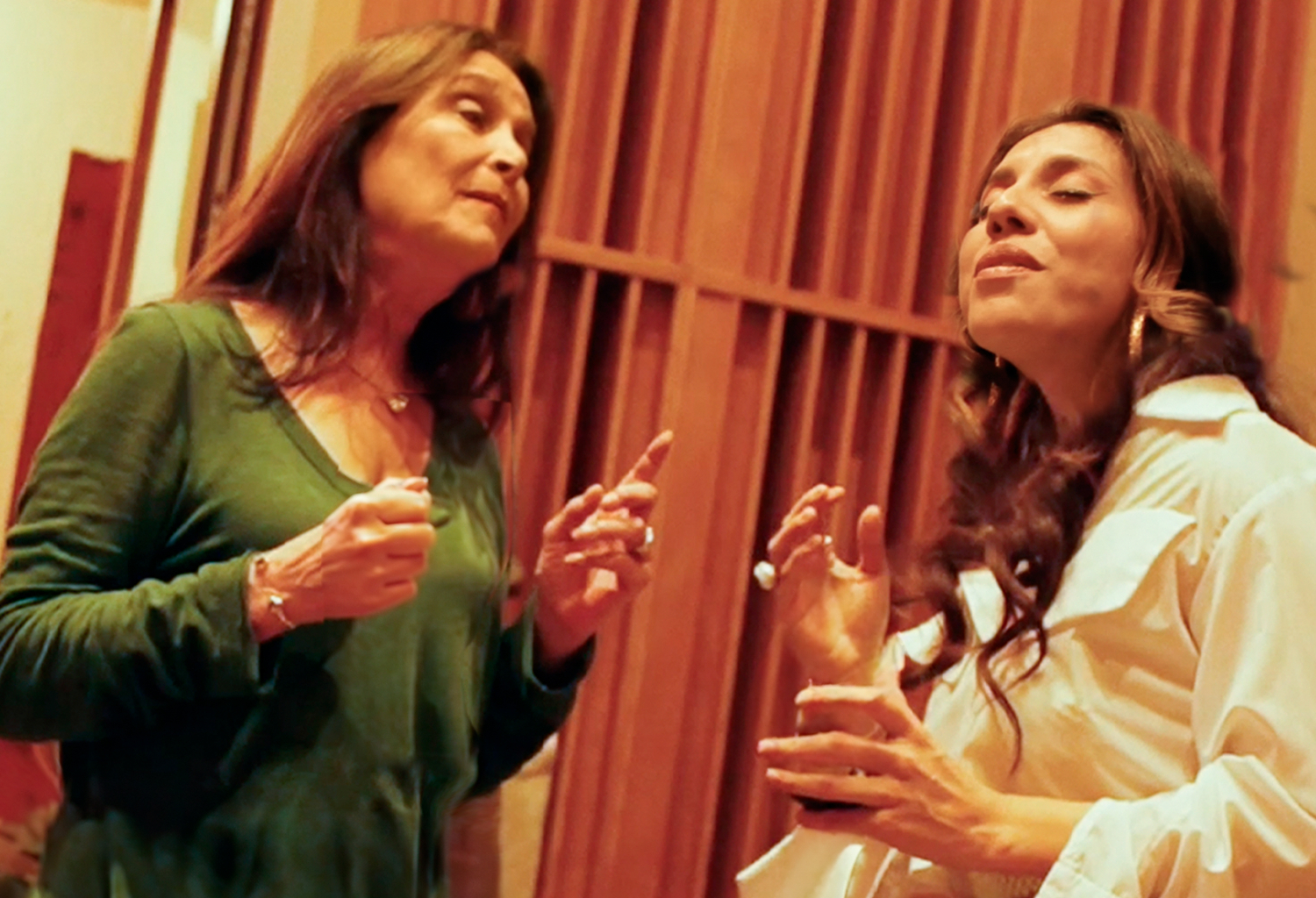 Daniela Romo y Fabiola Roudha