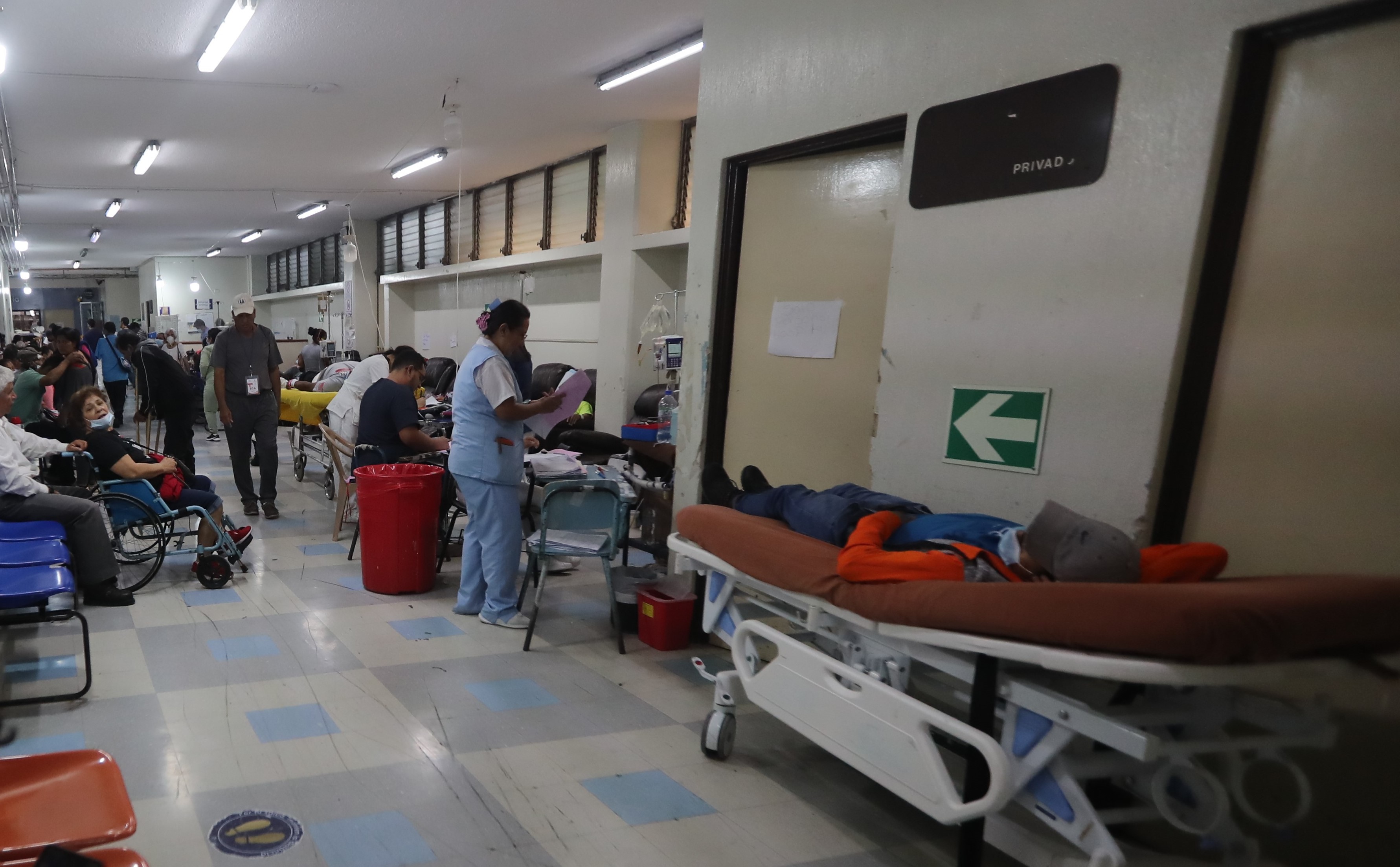 Hospital General San Juan de Dios, presenta otra crisis hospitalaria y se encuentran en alerta roja, mencionan que existe un desabastecimiento de medicamentos, camillas, y demás insumos que se necesitan para el funcionamiento de nosocomio, directora menciona q