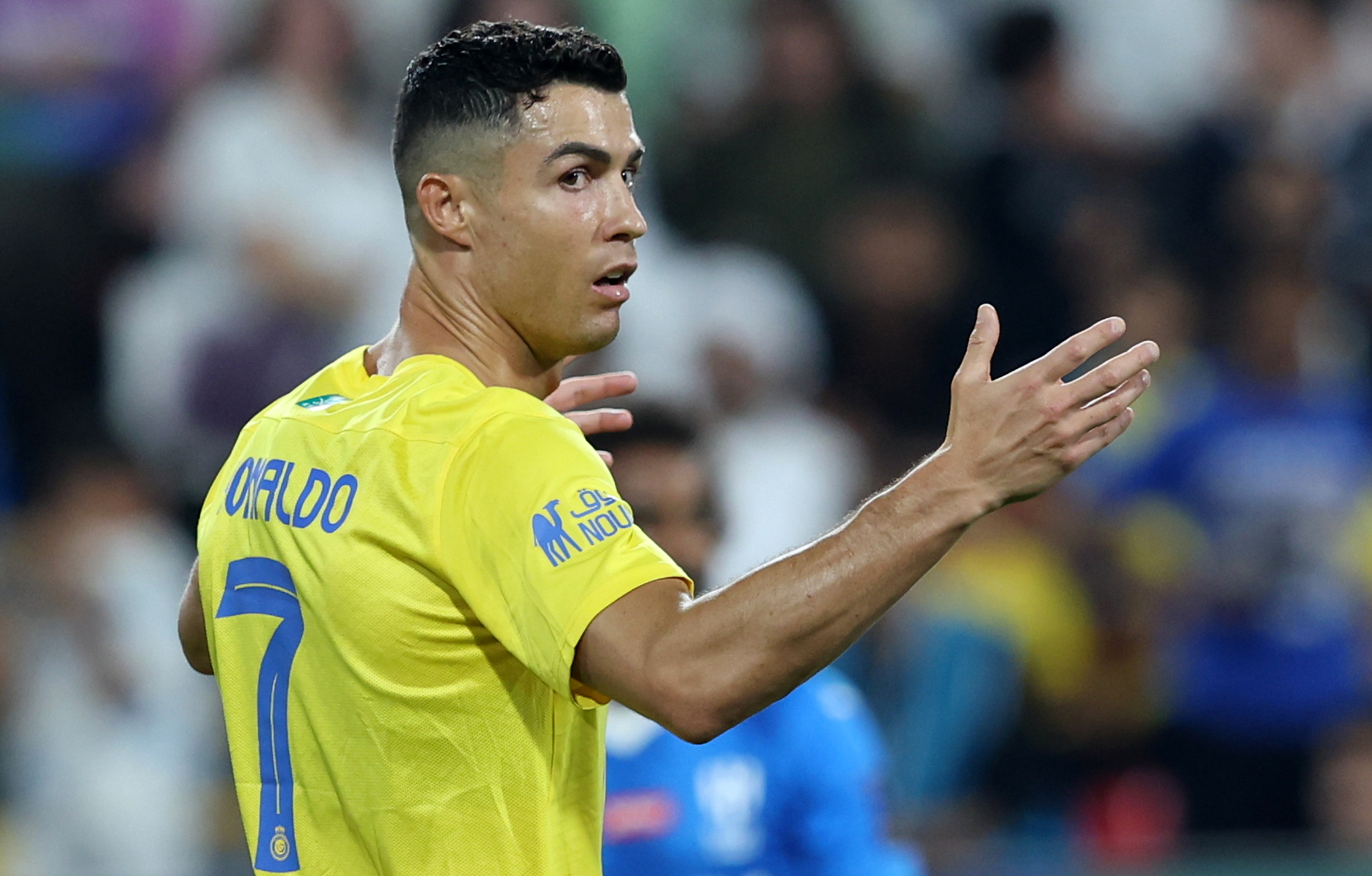 Cristiano Ronaldo gesticula durante el partido de semifinales de la Supercopa de Arabia este 8 de abril.