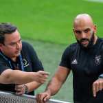 AME6113. MONTERREY (MÉXICO), 09/04/2024.- El guardaespaldas de Lionel Messi Jassine Cheuko (d) revisa con un integrante de la Concacaf las medidas de seguridad en un entrenamiento este martes, en el estadio BBVA en Monterrey (México). El Inter Miami enfrentará a Rayados de Monterrey en un partido de los cuartos de final de la Liga de Campeones de la Concacaf, que se jugara este miércoles. EFE/ Miguel Sierra