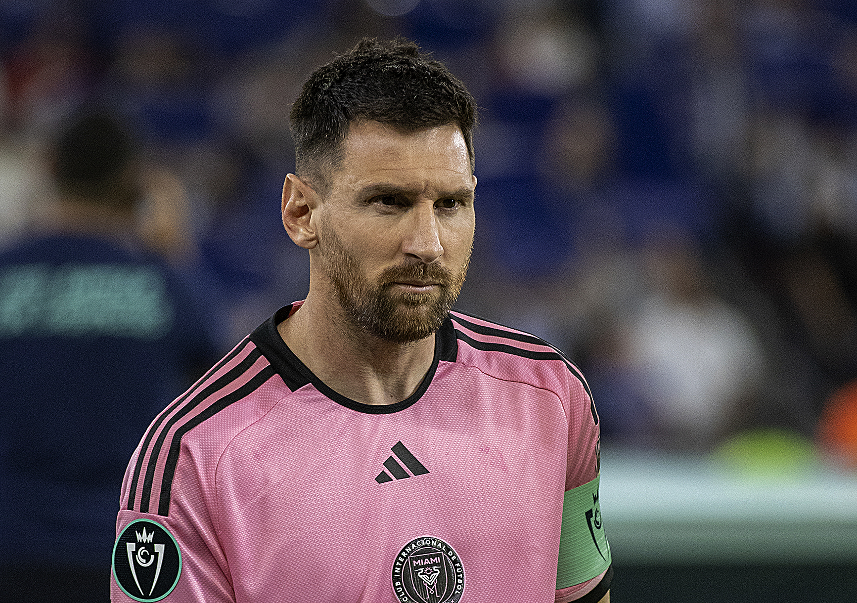 Lionel Messi del Inter Miami forma en un partido de los cuartos de final de la Copa Campeones de la Concacaf.