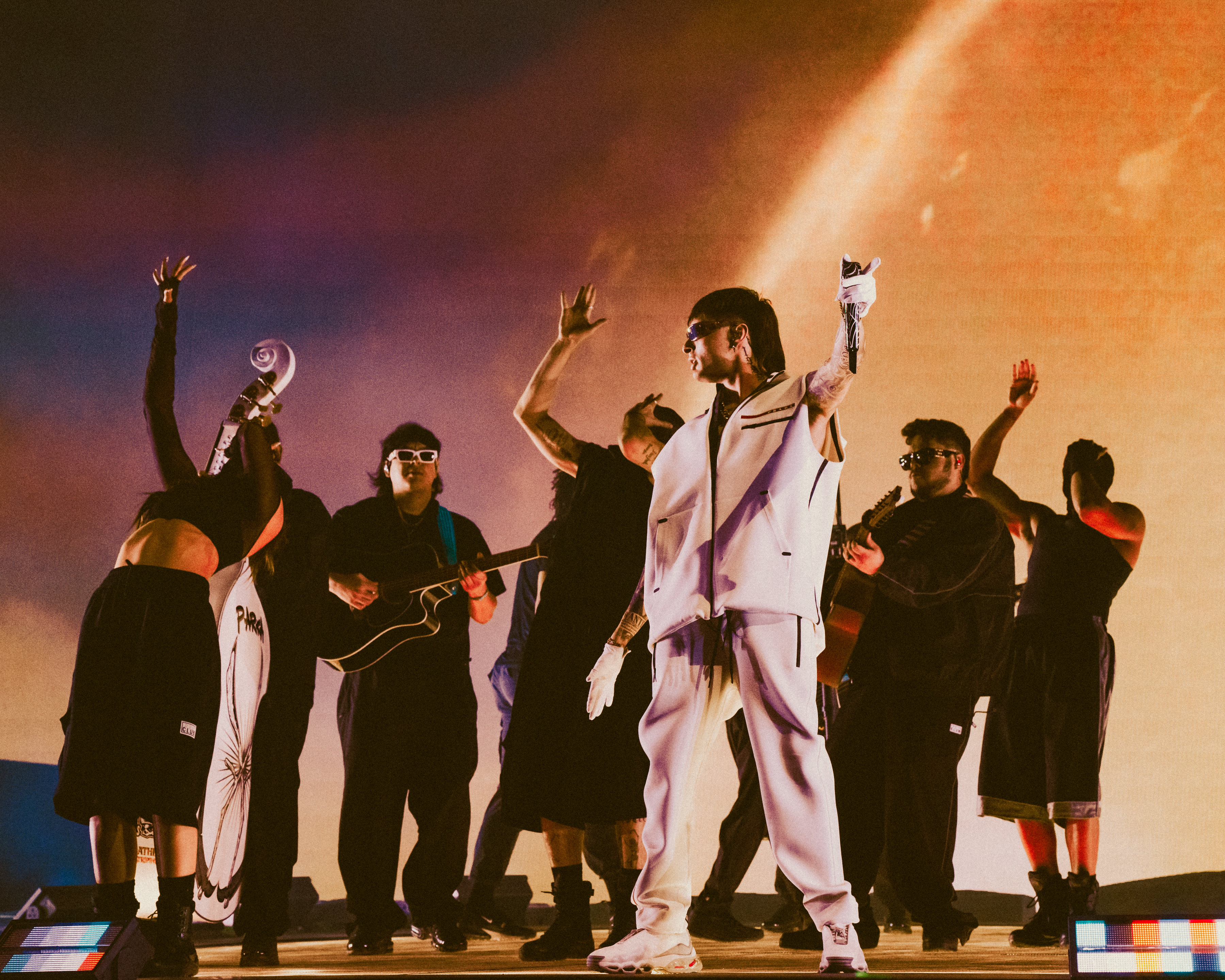 El cantante mexicano Peso Pluma ascendió al escenario principal de Coachella. (Foto Prensa Libre: AFP)