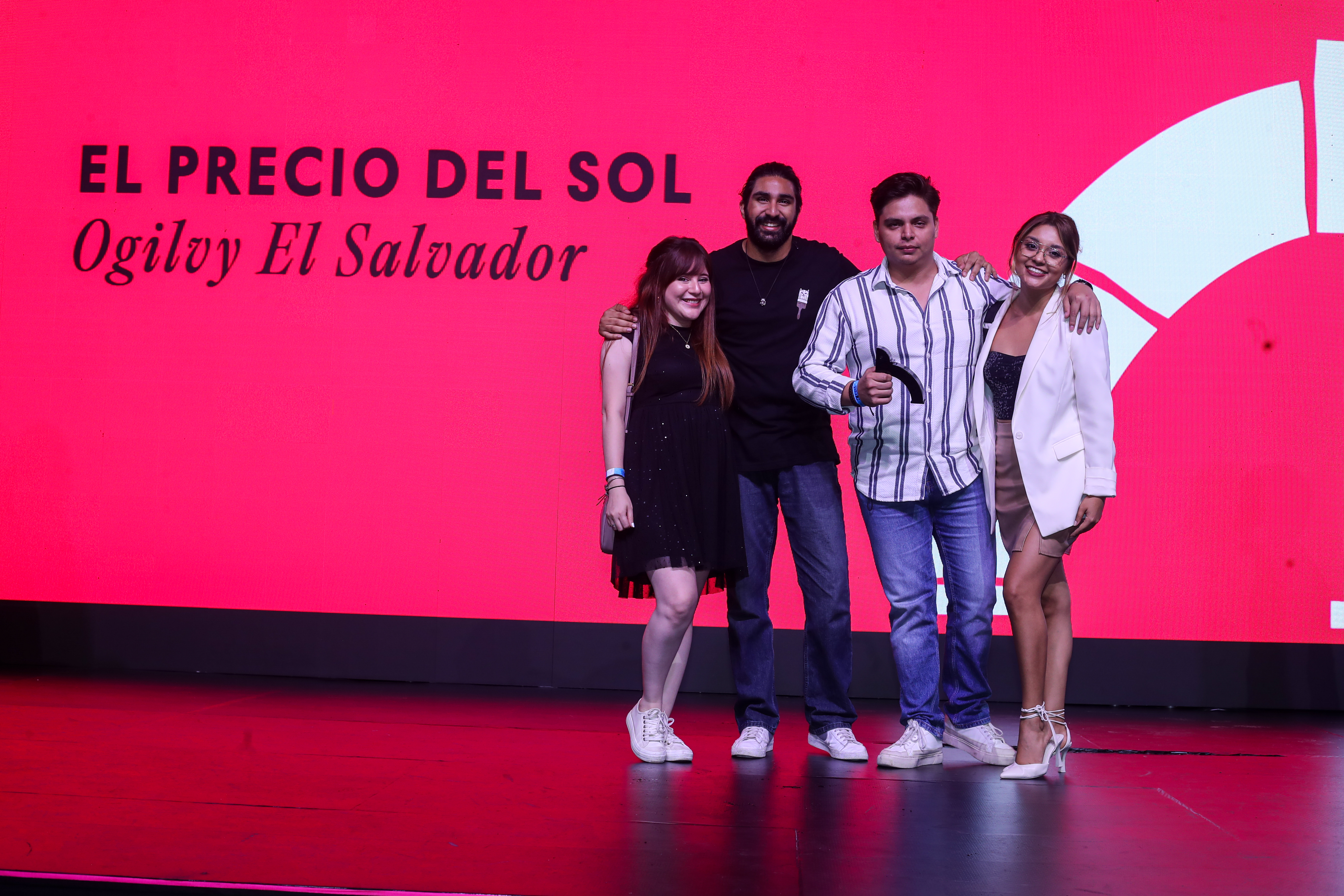 Premio Gran Prix para la agencia Ogilvy de El Salvador con su campaña “El precio del sol” para la marca de cerveza Golden de AB inBev-La Constancia. (Fotografía Prensa Libre: Juan Diego González)