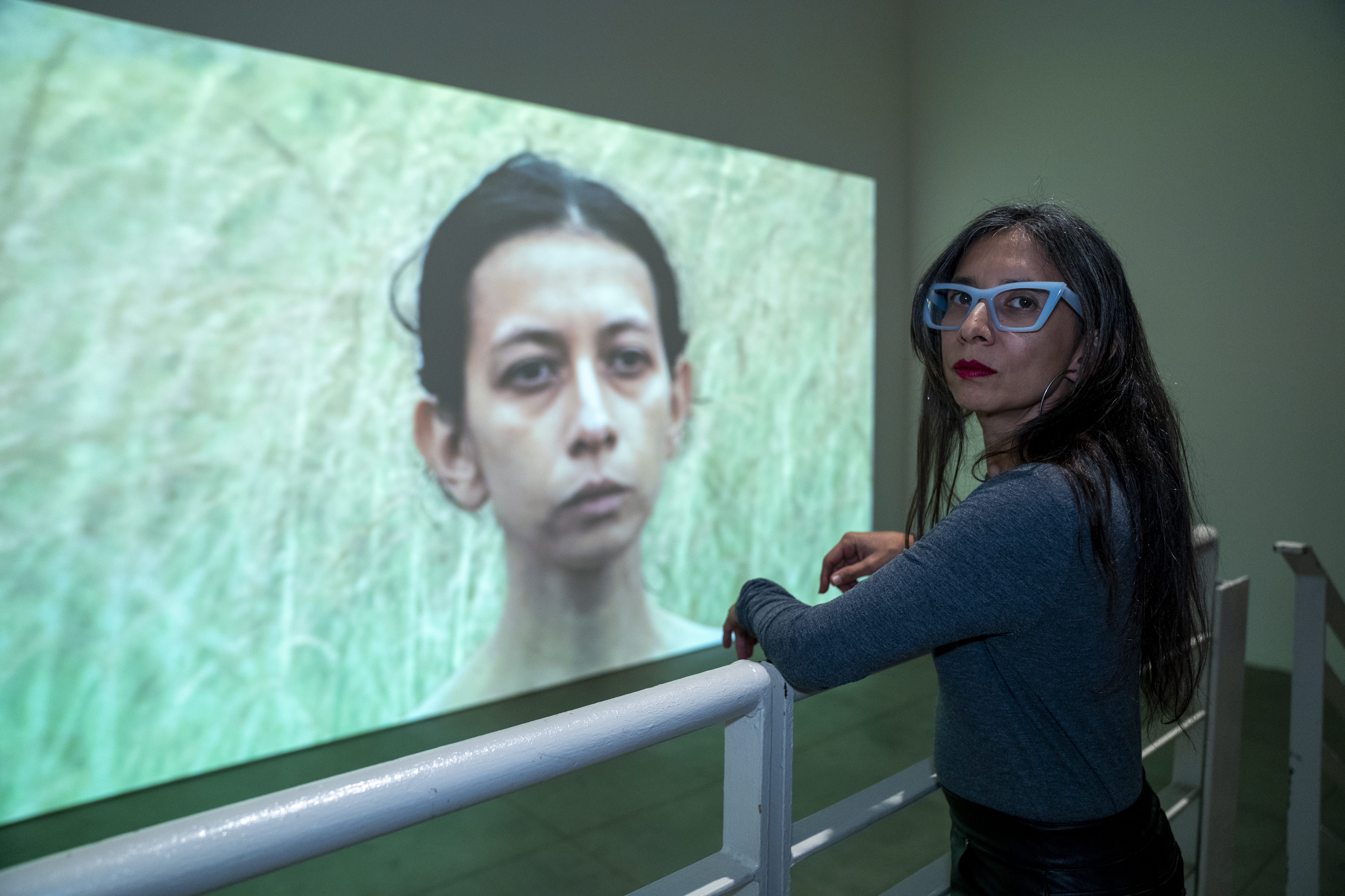 Regina José Galindo lleva a Nueva York 'Tierra', un grito contra el genocidio que resuena