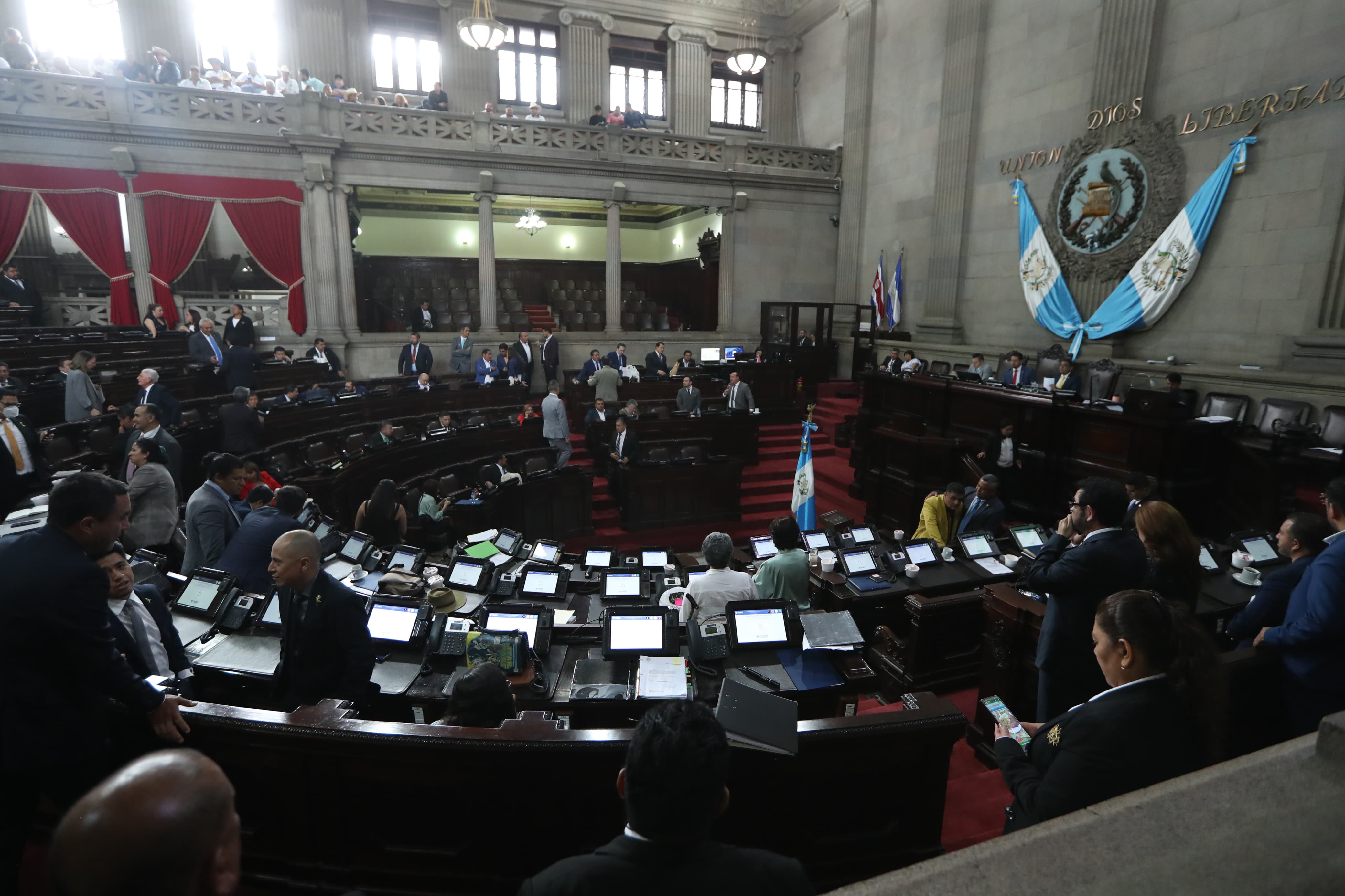 Los diputados acordaron en octubre que la iniciativa regresara a comisión para un nuevo dictamen. Fotografía: Prensa Libre. 