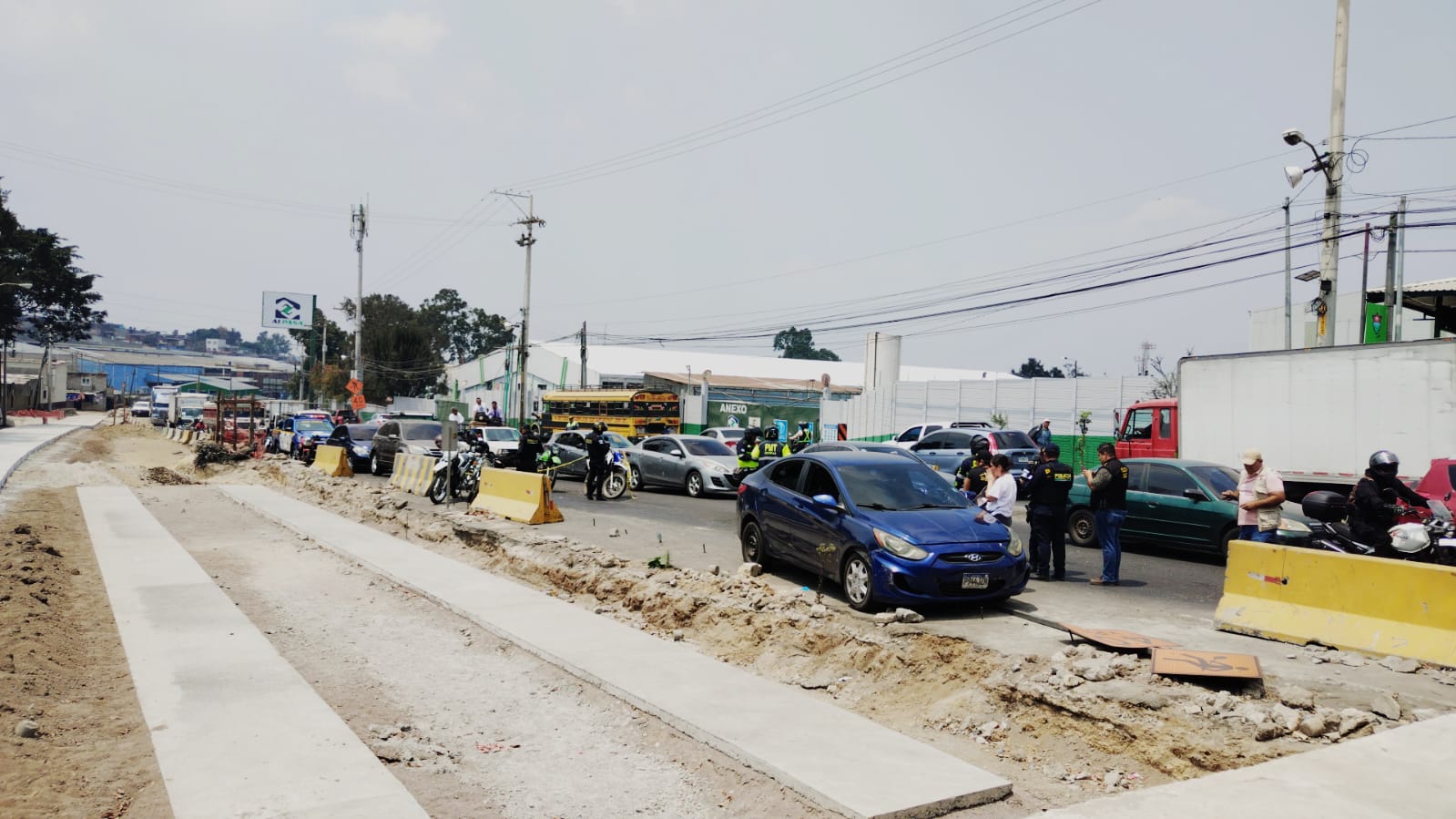 Una persona muerta y otra herida fue el saldo de un ataque armado que ocurrió el 3 de abril en la 53 calle y avenida Petapa, zona 12. El hecho lo atribuyen a pandillas. (Foto Prensa Libre: cortesía Dalia Santos).