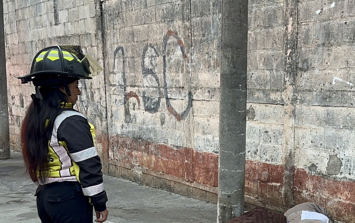 Los cadáveres de dos mujeres fueron abandonados en un sector de la colonia Carolingia, zona 6 de Mixco, Guatemala, el pasado 17 de abril. (Foto Prensa Libre: Hemeroteca PL).