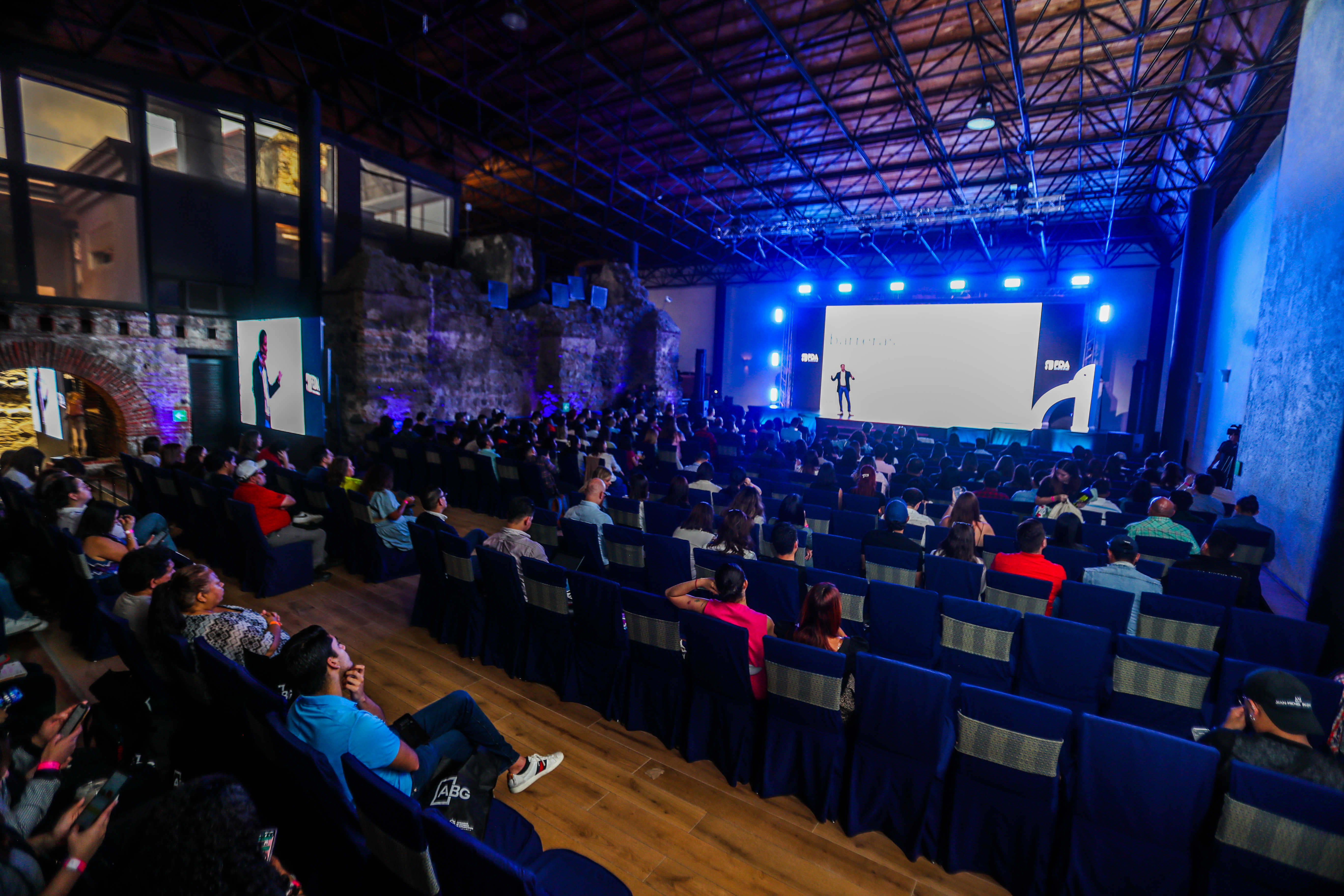 Para Guillermo Martínez, directivo de la Comunidad Guatemala, "cada edición del festival es un reto por ofrecer experiencias que rompan paradigmas, que eleven la conciencia de los participantes y genere una conversación activa con propuestas que enriquezcan el ecosistema creativo en las empresas". (Fotografía Prensa Libre: Juan Diego González)
