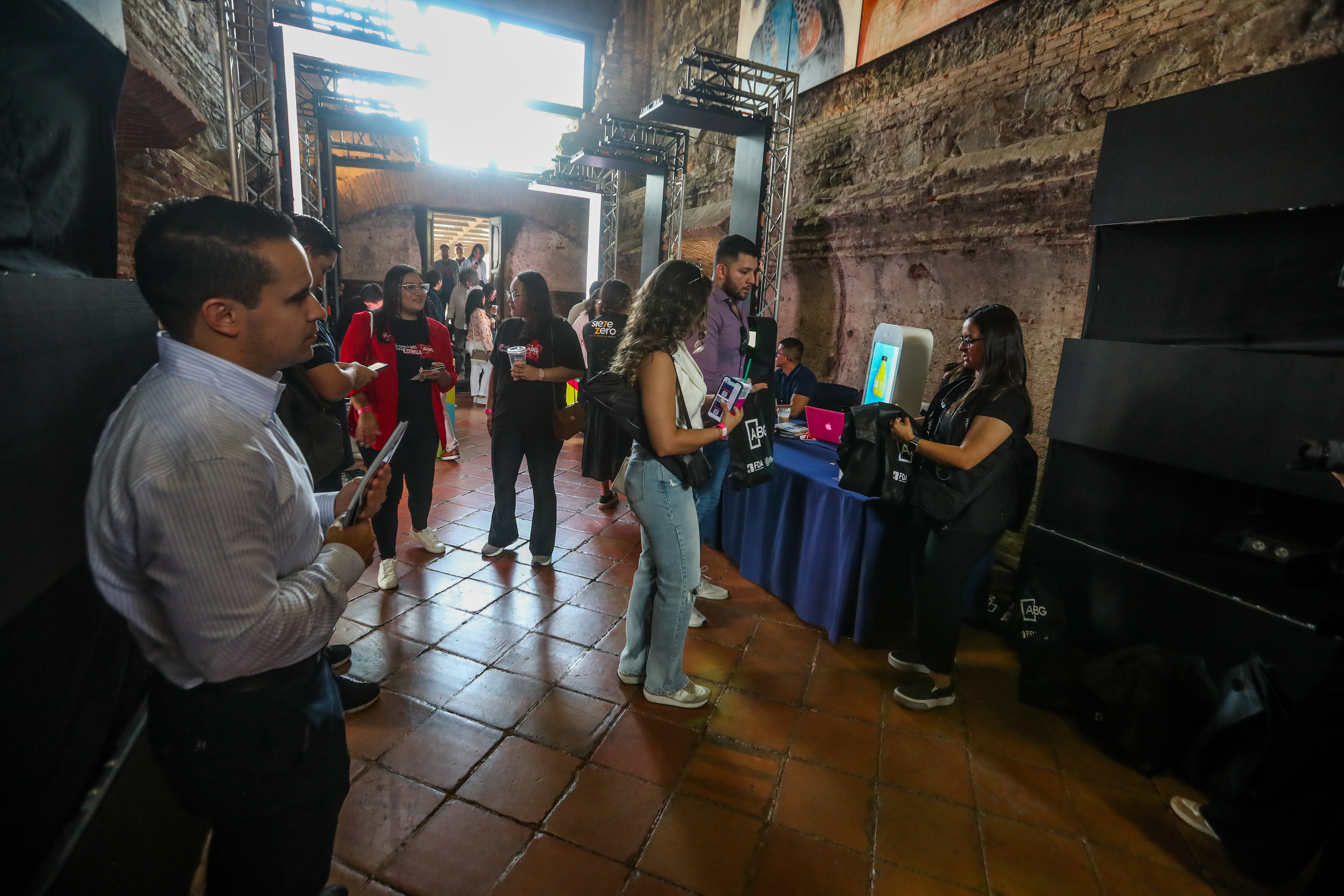 A lo largo de sus 17 años de historia, el festival busca brindarle a los asistentes la potencialización de sus conocimientos, experiencias y el desarrollo de sus negocios con ideas disruptivas, innovadoras y creativas, al mismo tiempo, genera un entorno de networking con la industria de la publicidad, marketing, comunicación y plataformas digitales. (Fotografía Prensa Libre: Juan Diego González)