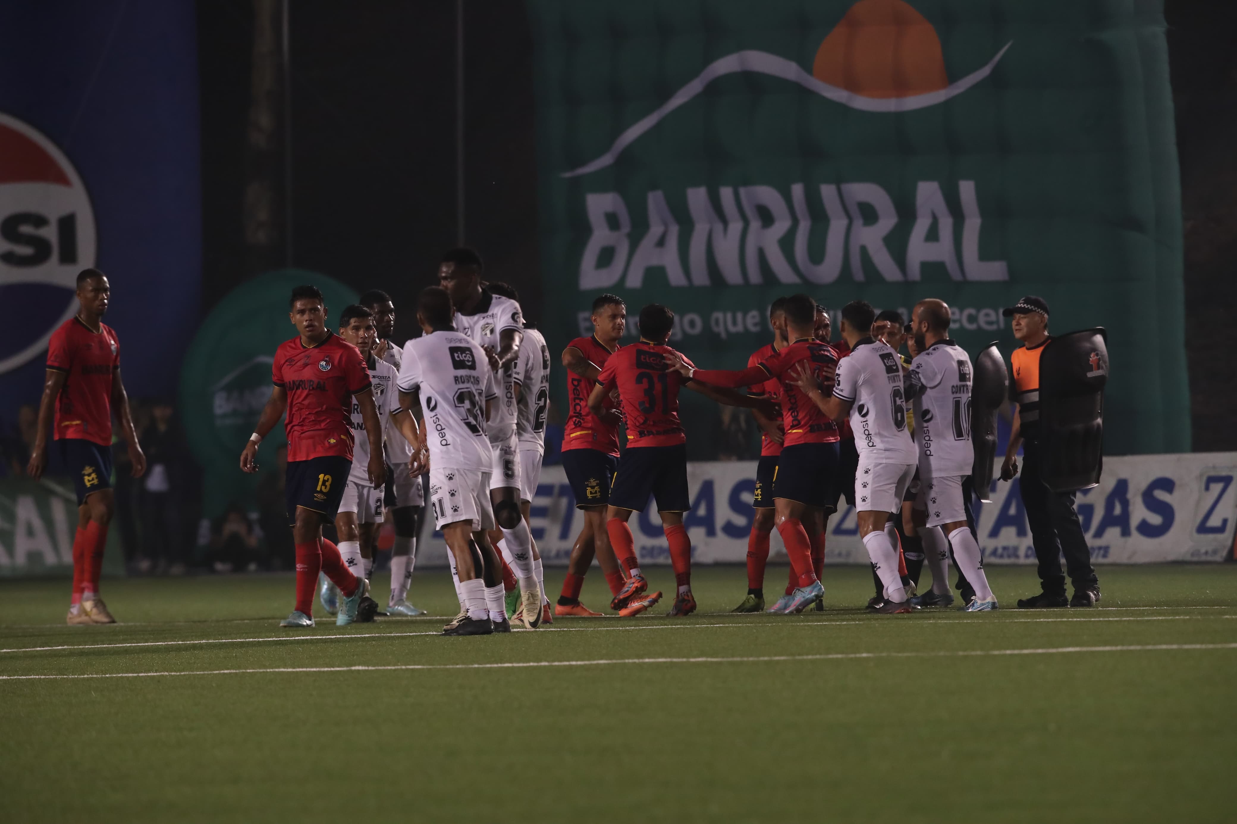 No existió un ganador en el clásico 328.