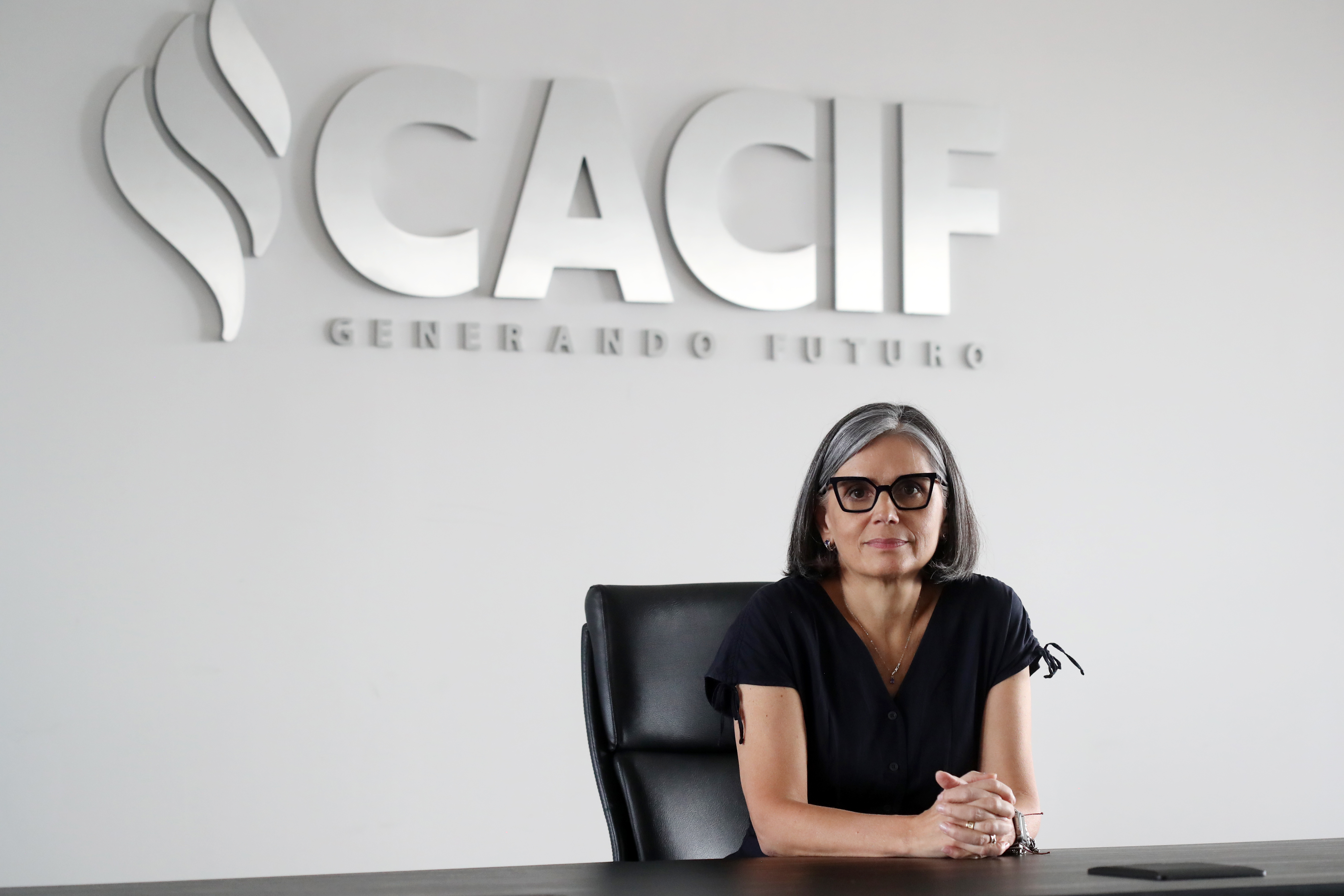 Carmen María Torrebiarte es la nueva presidenta del Comité Coordinador de Asociaciones Agrícolas, Comerciales, Industriales y Financieras (CACIF) para el período 2024-2025, quien se ha caracterizado por su liderazgo gremial por más de 9 años como presidenta de la Gremial de Calzado, Coordinadora de la comisión CACIF Mujer y presidenta de Asuntos Institucionales de la Cámara de Industria.
Es la primera mujer en dirigir el Comité Ejecutivo de la organización.

Fotografía Prensa Libre: María Reneé Barrientos Gaytan. 19-04-2024.