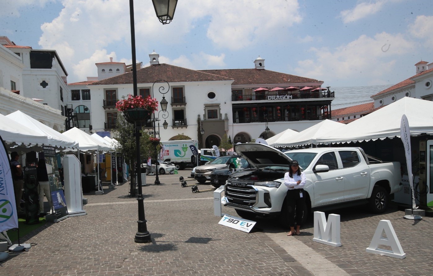 Con el  Tercer Congreso de Movilidad Eléctrica que se lleva a cabo en el país se busca impulsar el uso de ese tipo de vehículos. (Foto, Prensa Libre: Byron Baiza).