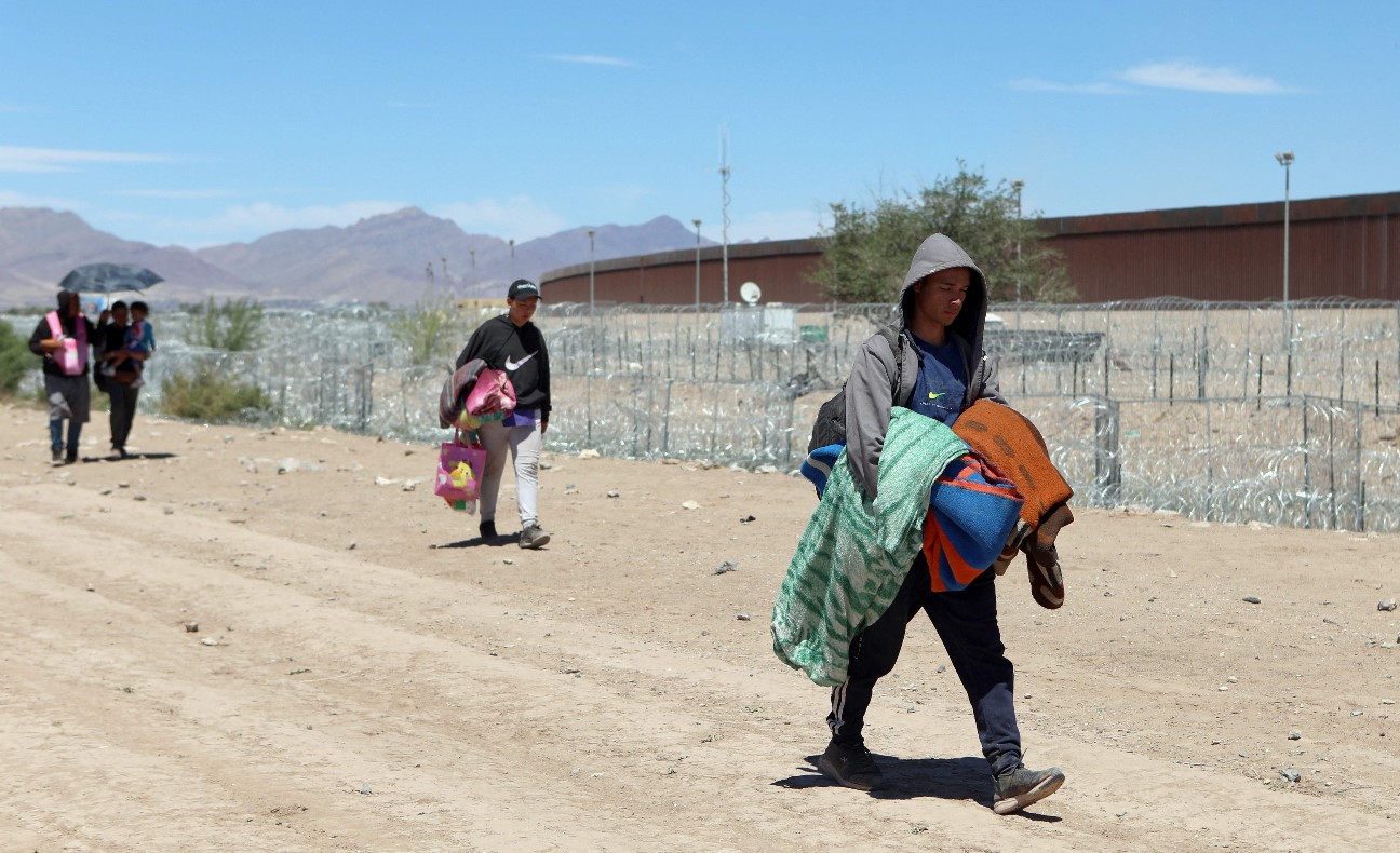 Migrantes venezolanos llegan al río Bravo, un efecto indirecto de las sanciones contra Venezuela. (Foto Prensa Libre: AFP)