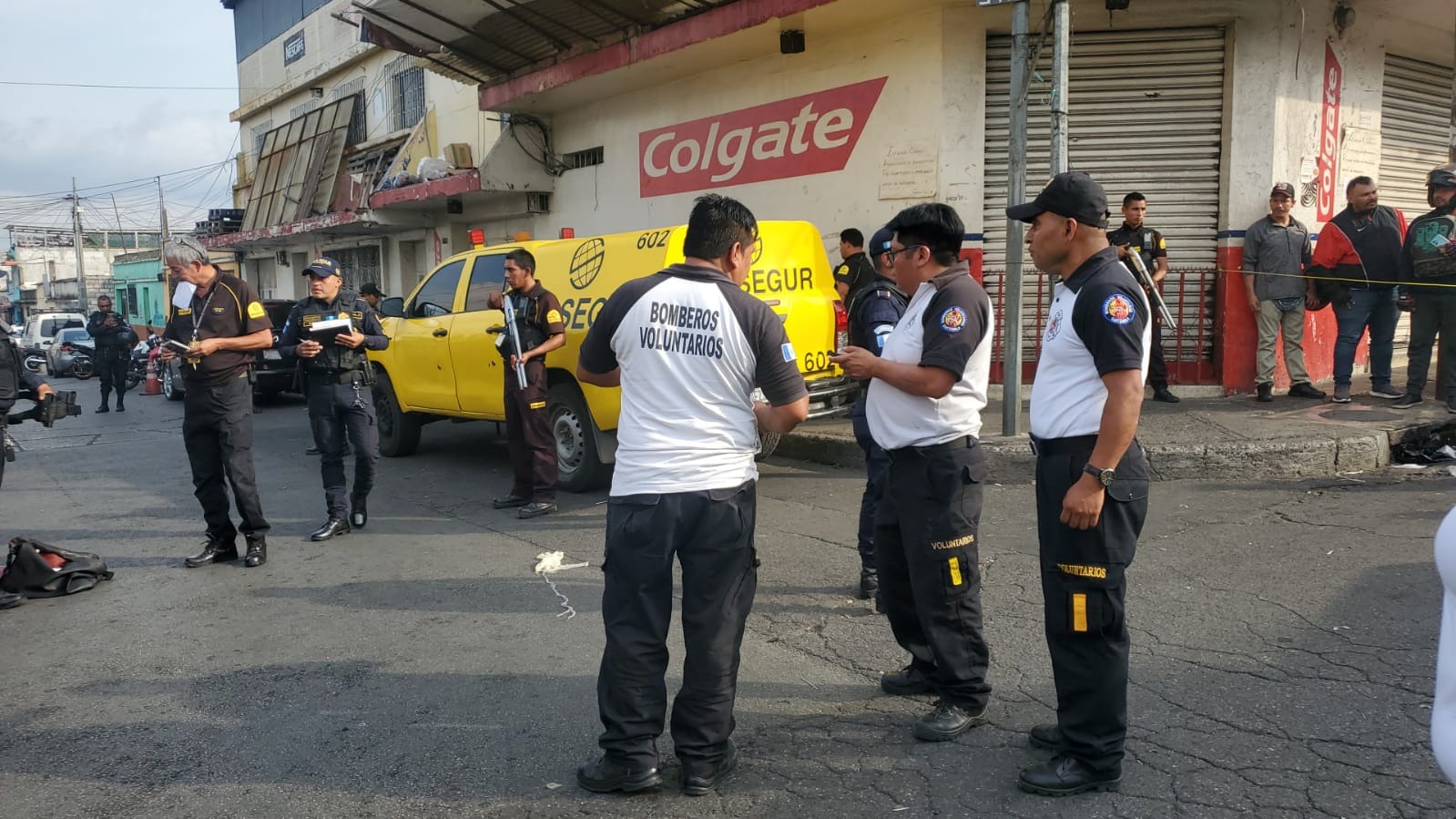 El último atraco violento que sufrió una unidad de valores de esta empresa fue el 29 de abril en la zona 7, en la colonia Quinta Samayoa. (Foto Prensa Libre: Bomberos Voluntarios).