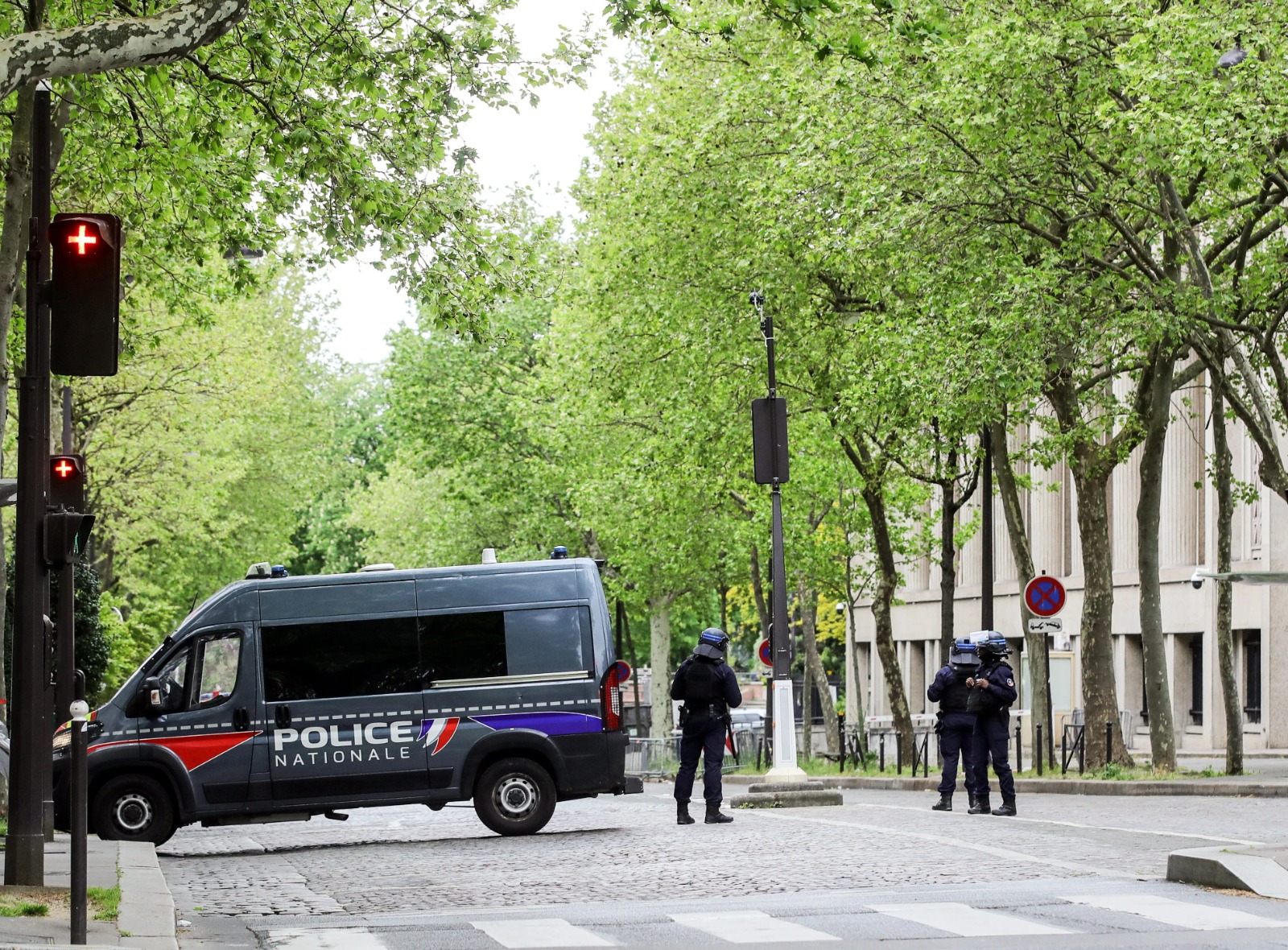 consulado de iran en paris