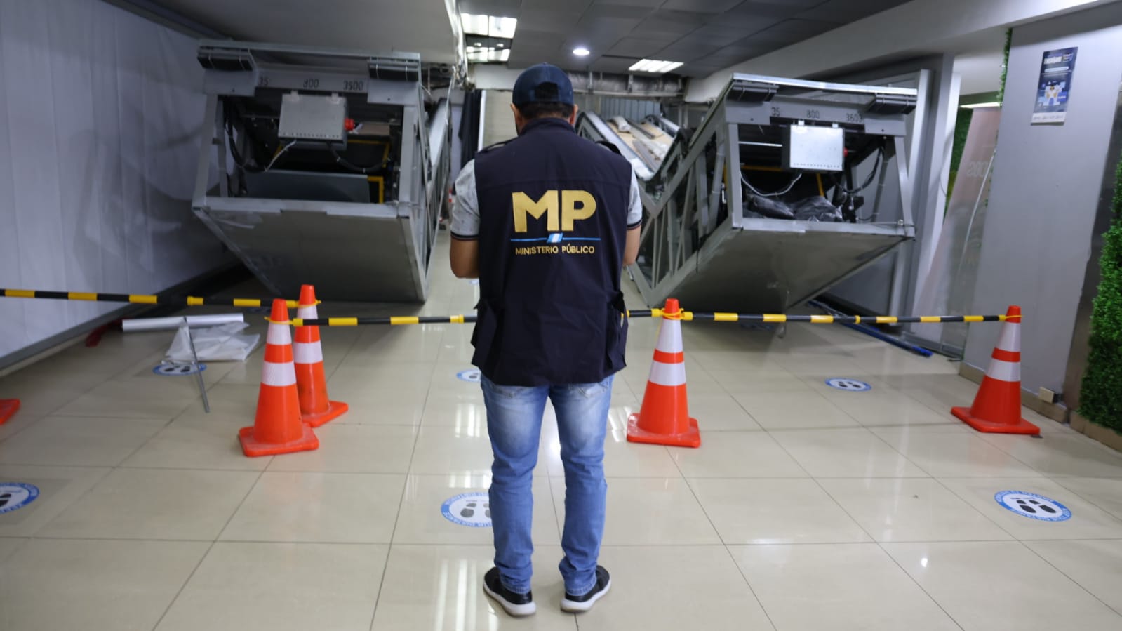 gradas aeropuerto la aurora