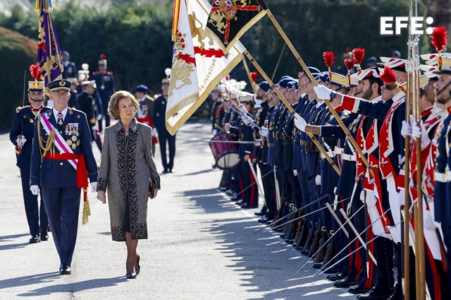 Fuentes de la Casa Real española aseguran que la reina muestra avances en su recuperación.