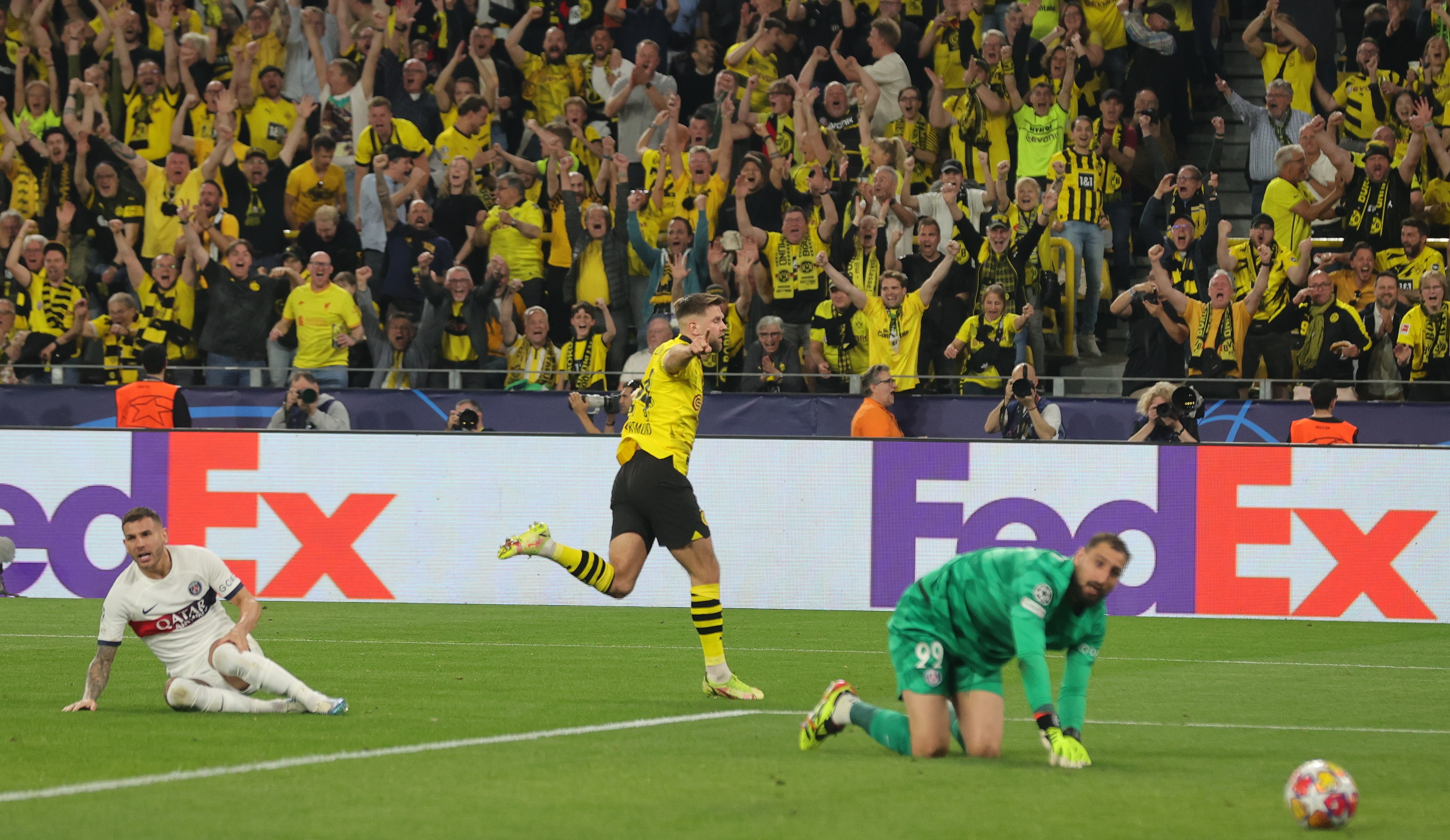 Fullkrug celebra la anotación de la victoria del Borussia Dortmund frente al PSG. (Foto Prensa Libe: AFP).