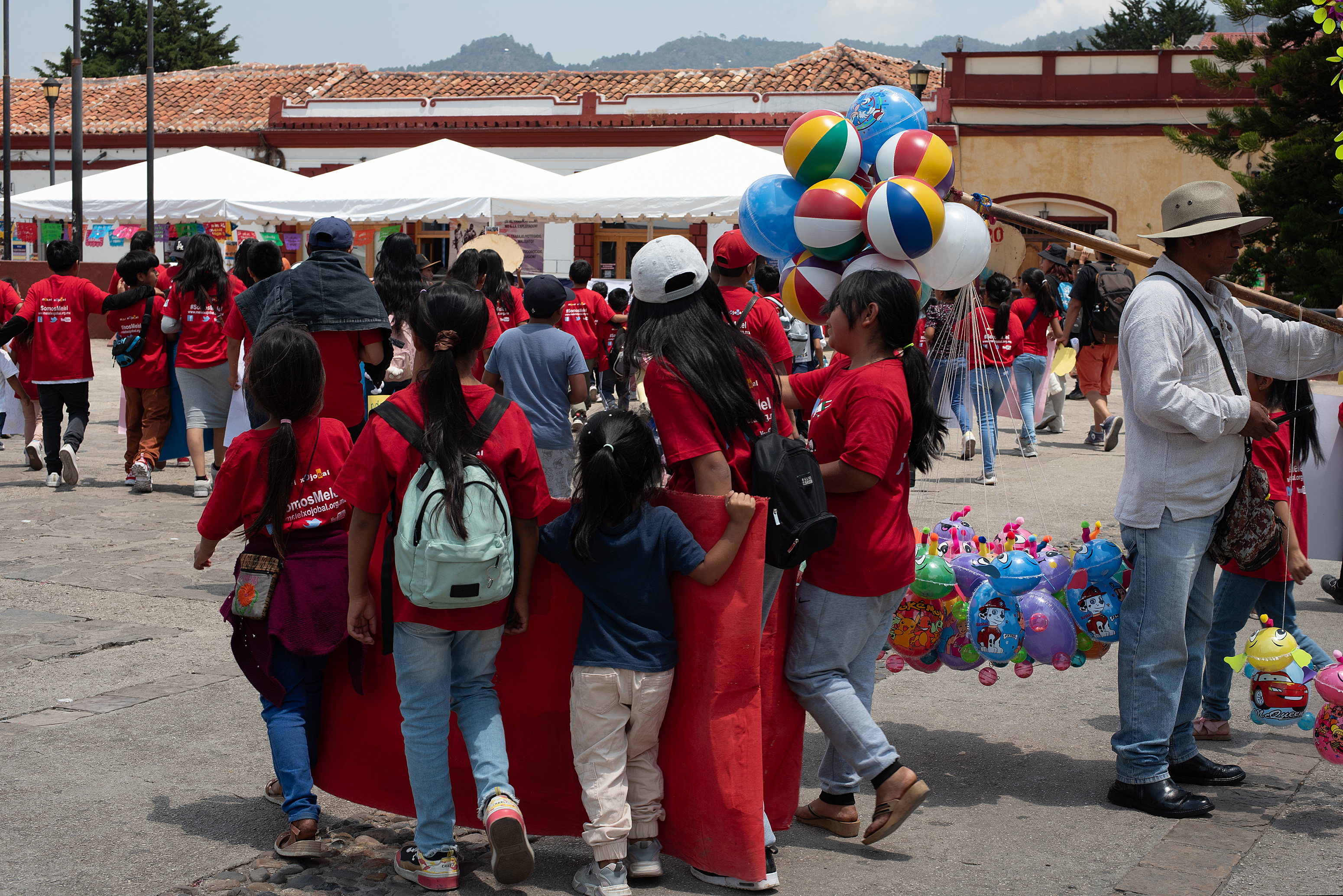 Una decena de menores marchan contra la violencia y por el trabajo digno en sur de México