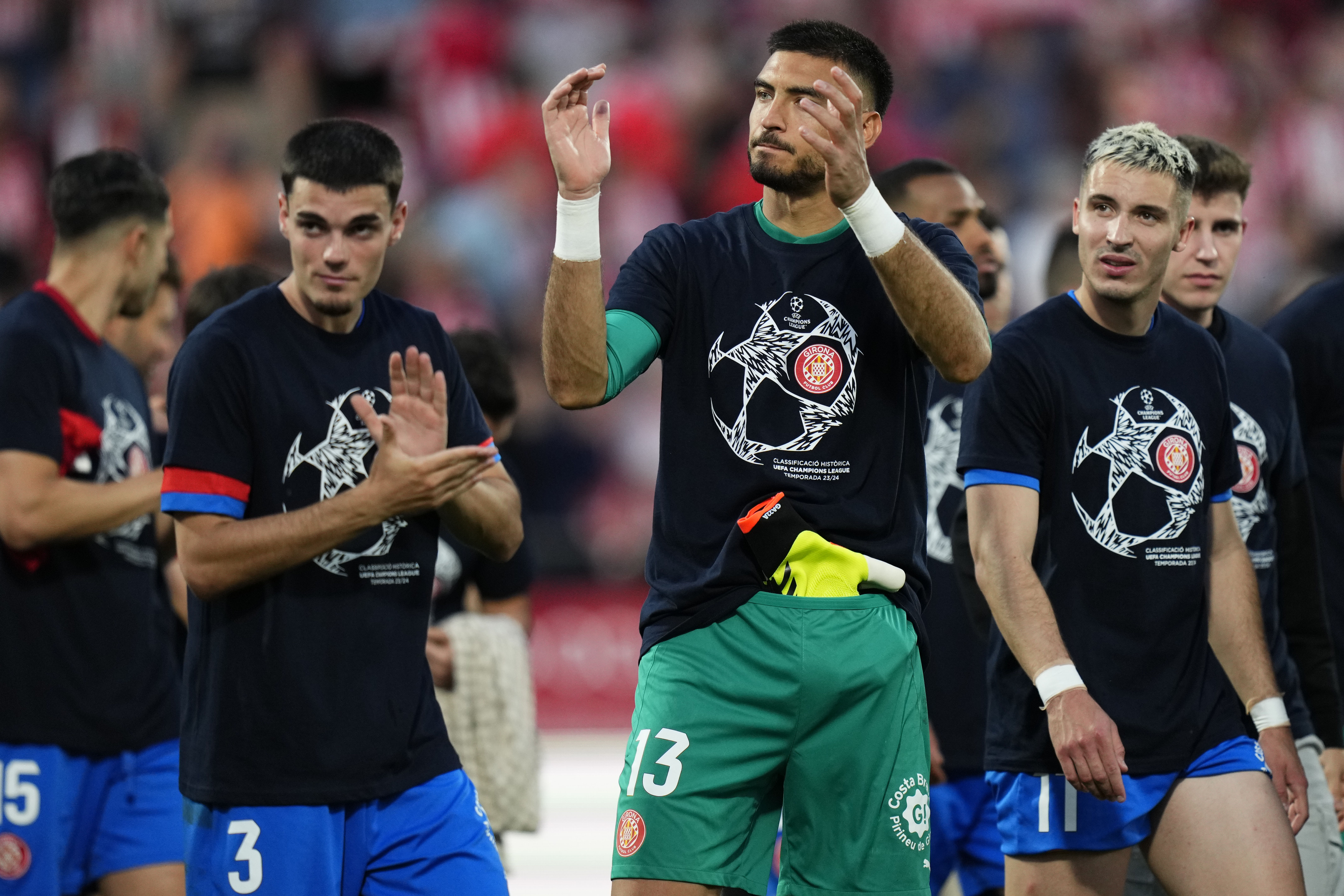 Los jugadores del Girona celebran la clasificación de su equipo para la Liga de Campeones a la finalización del encuentro correspondiente a la jornada 34 de Primera División que Girona y FC Barcelona. (Foto Prensa Libre: EFE)