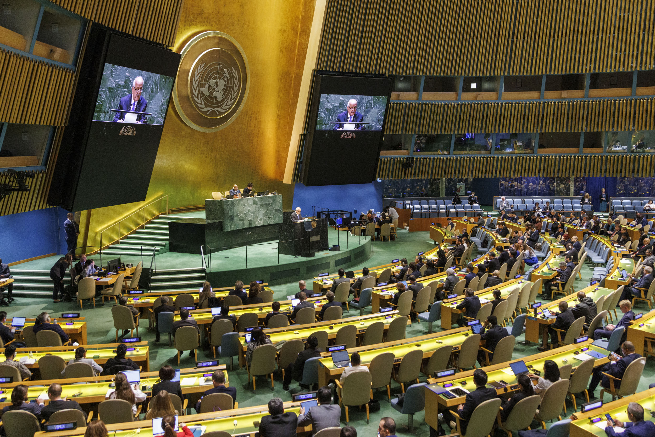 Con 143 votos a favor, la Asamblea General de la ONU confiere a Palestina nuevos derechos, sin llegar a ser Estado miembro. (Foto Prensa Libre: EFE/EPA/SARAH YENESEL).