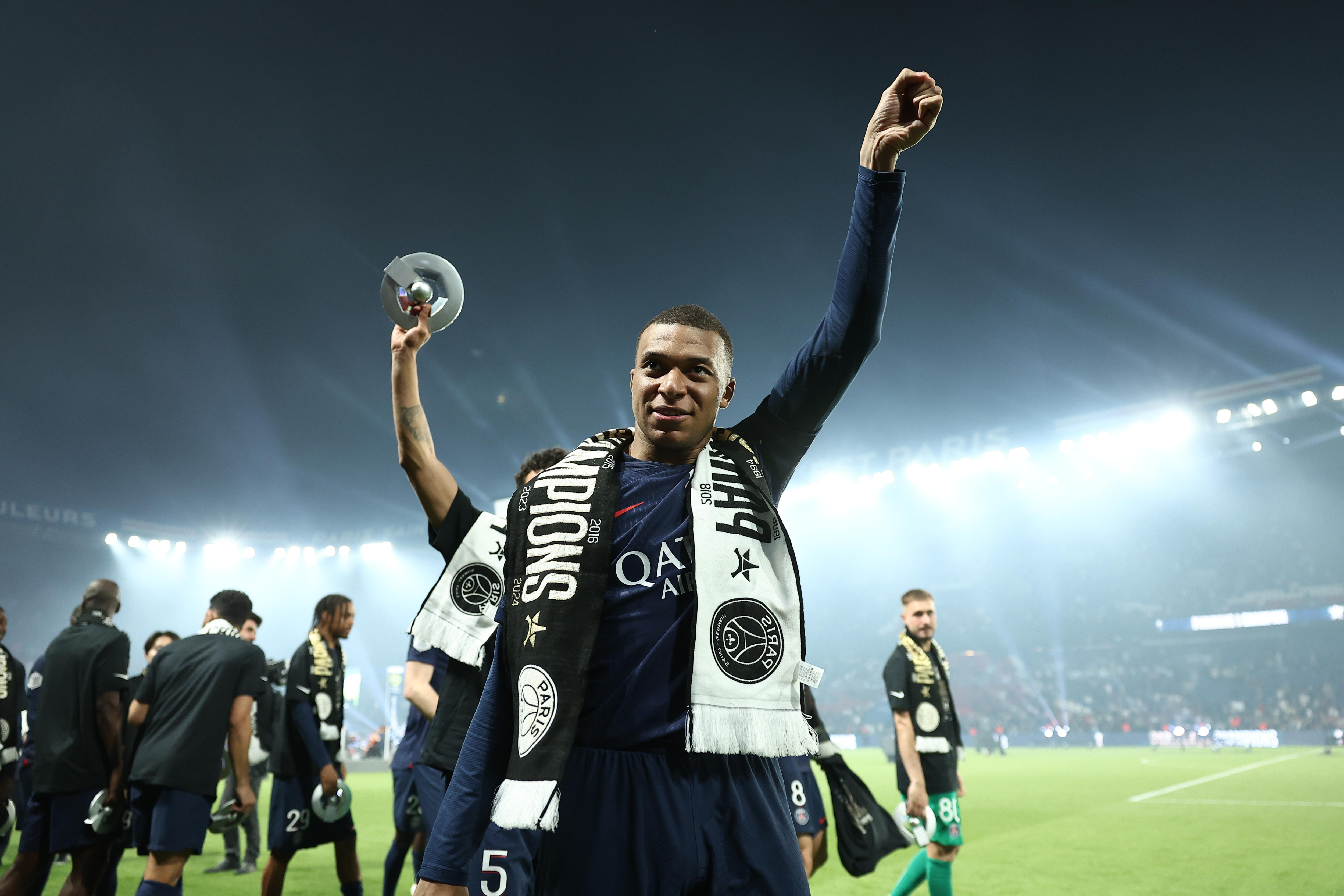 El francés Kylian Mbappé ya se despidió de la ciudad de París.