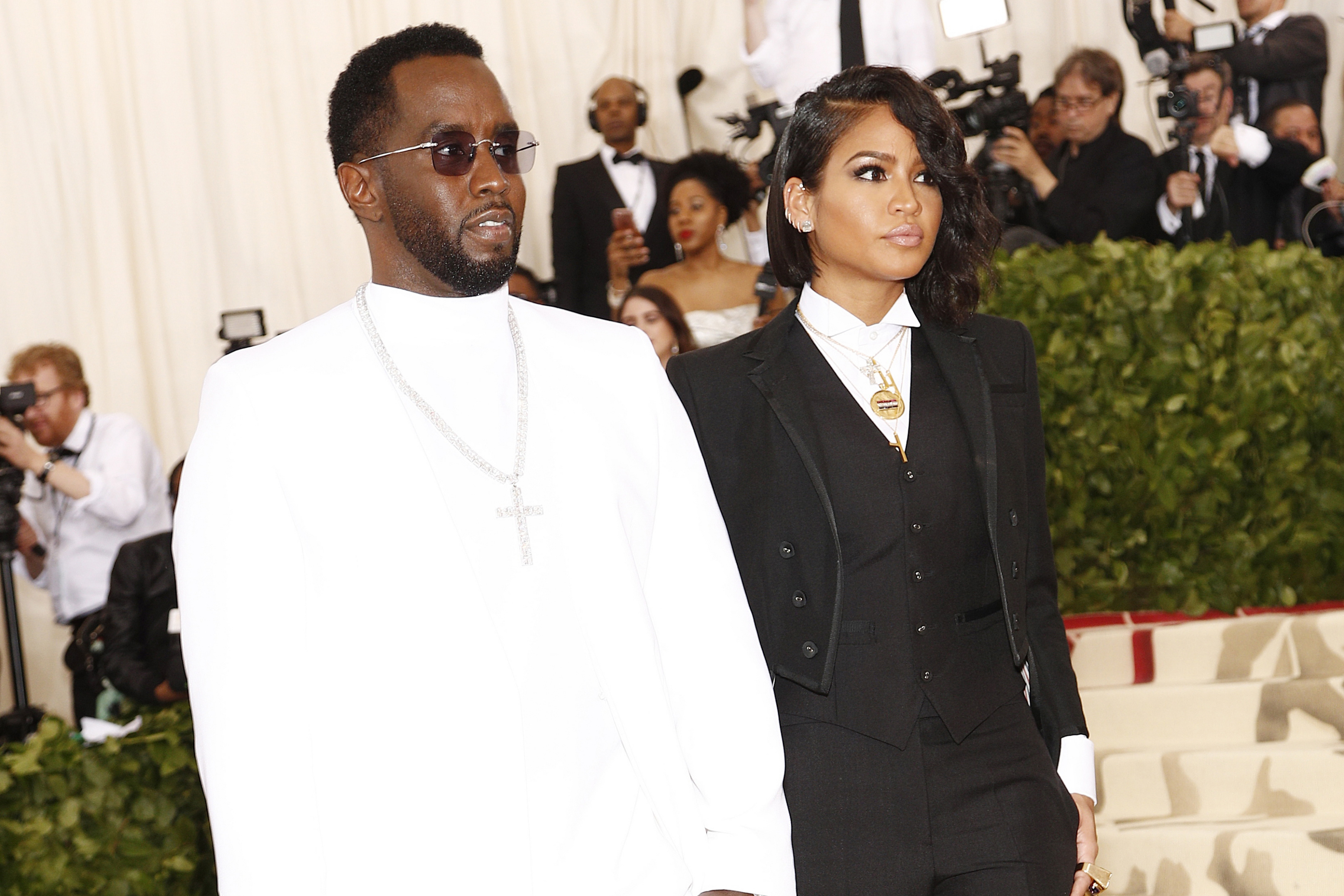 CJX13. NUEVA YORK (NY, EE.UU.), 23/05/2024.- Fotografía de archivo fechada el 7 de mayo de 2018 que muestra a Sean Combs (i) y Cassie Ventura (d) a su llegada para la alfombra roja del Costume Institute Gala, en Nueva York, Nueva York (EE.UU.). La cantante de R&B Cassie Ventura agradeció el apoyo recibido de familiares, amigos y seguidores luego de que se diera a conocer un video que muestra a su entonces pareja, el cantante y productor Sean 'Diddy' Combs, agrediéndola en el pasillo de un hotel en California en 2016. EFE/Justin Lane