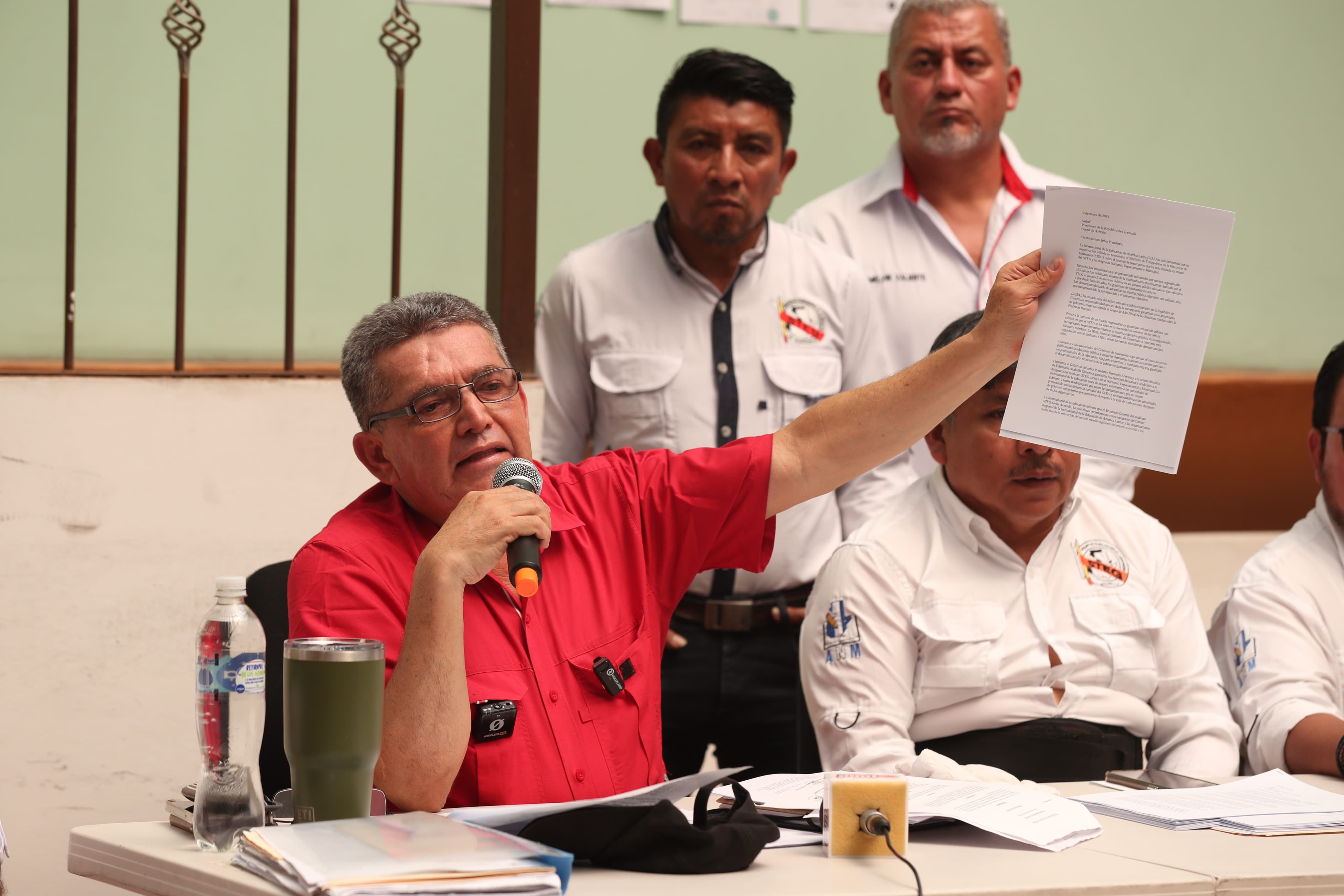 Joviel Acevedo, secretario general del STEG, no logra revertir la derogatoria del Programa de Seguro Médico Escolar. (Foto Prensa Libre: María René Barrientos Gaytán)