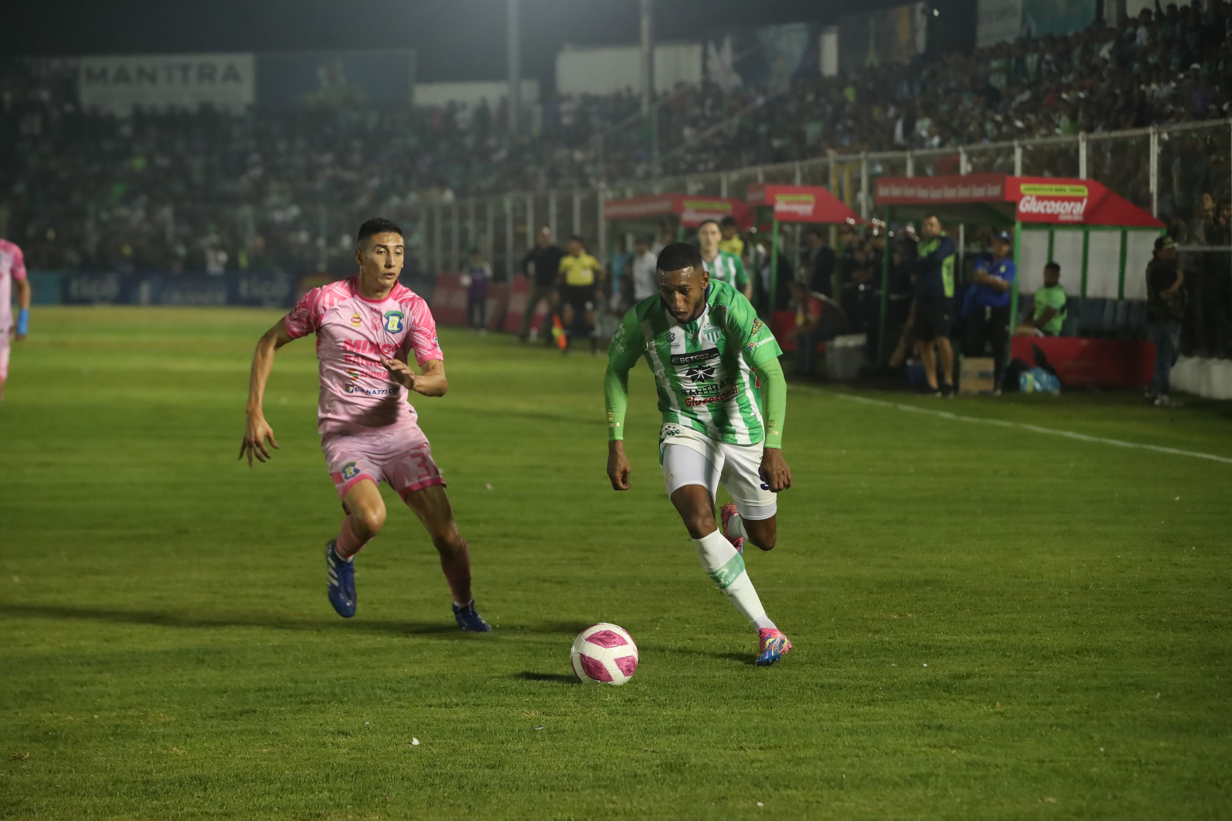 Antigua GFC y Mixco están en una batalla particular por el boleto a Copa Centroamericana.