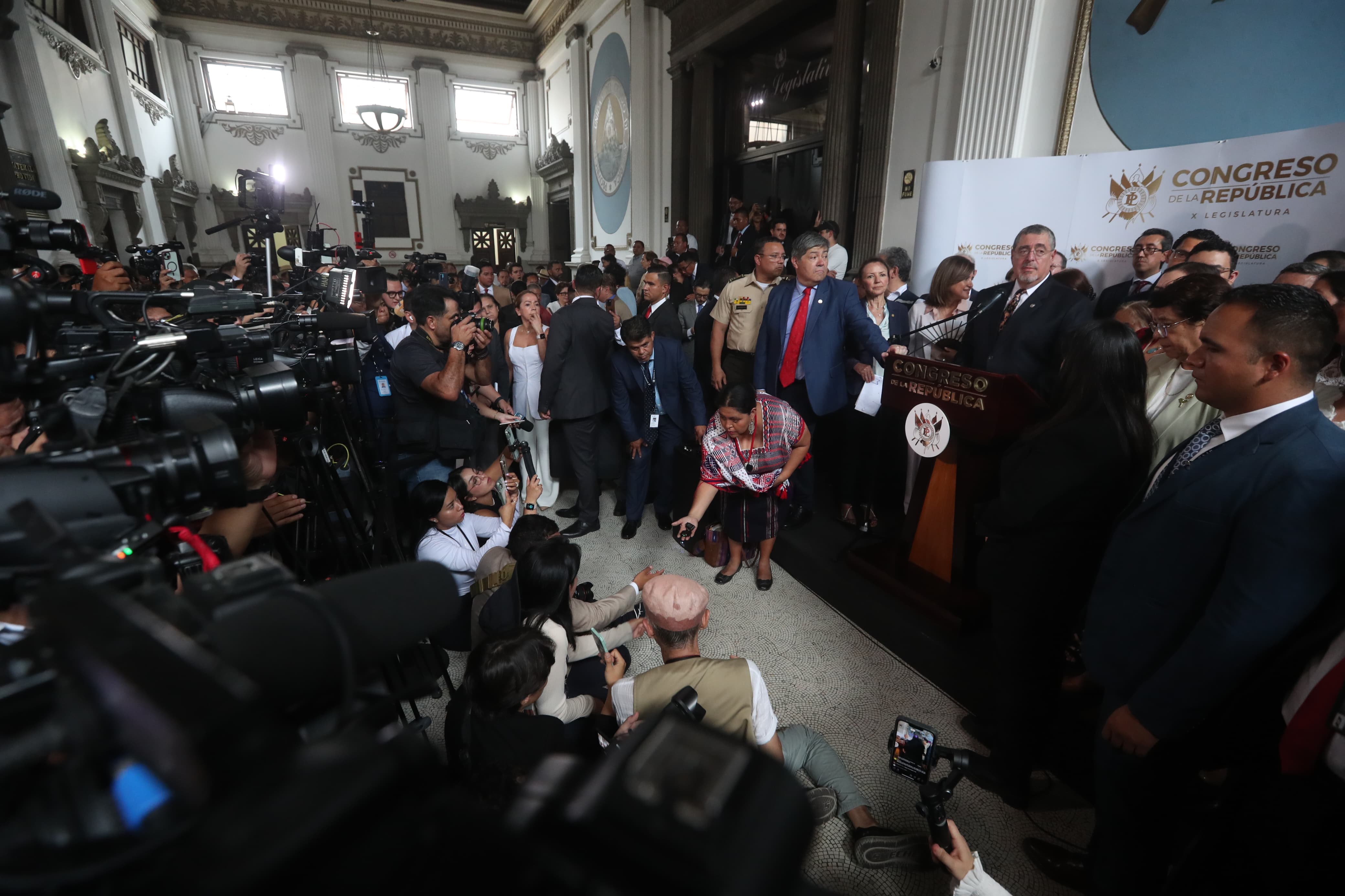 Arévalo presenta en el Congreso una iniciativa para reformar la ley orgánica del MP con la que busca destituir a la fiscal general. (Foto Prensa Libre: É. Ávila)