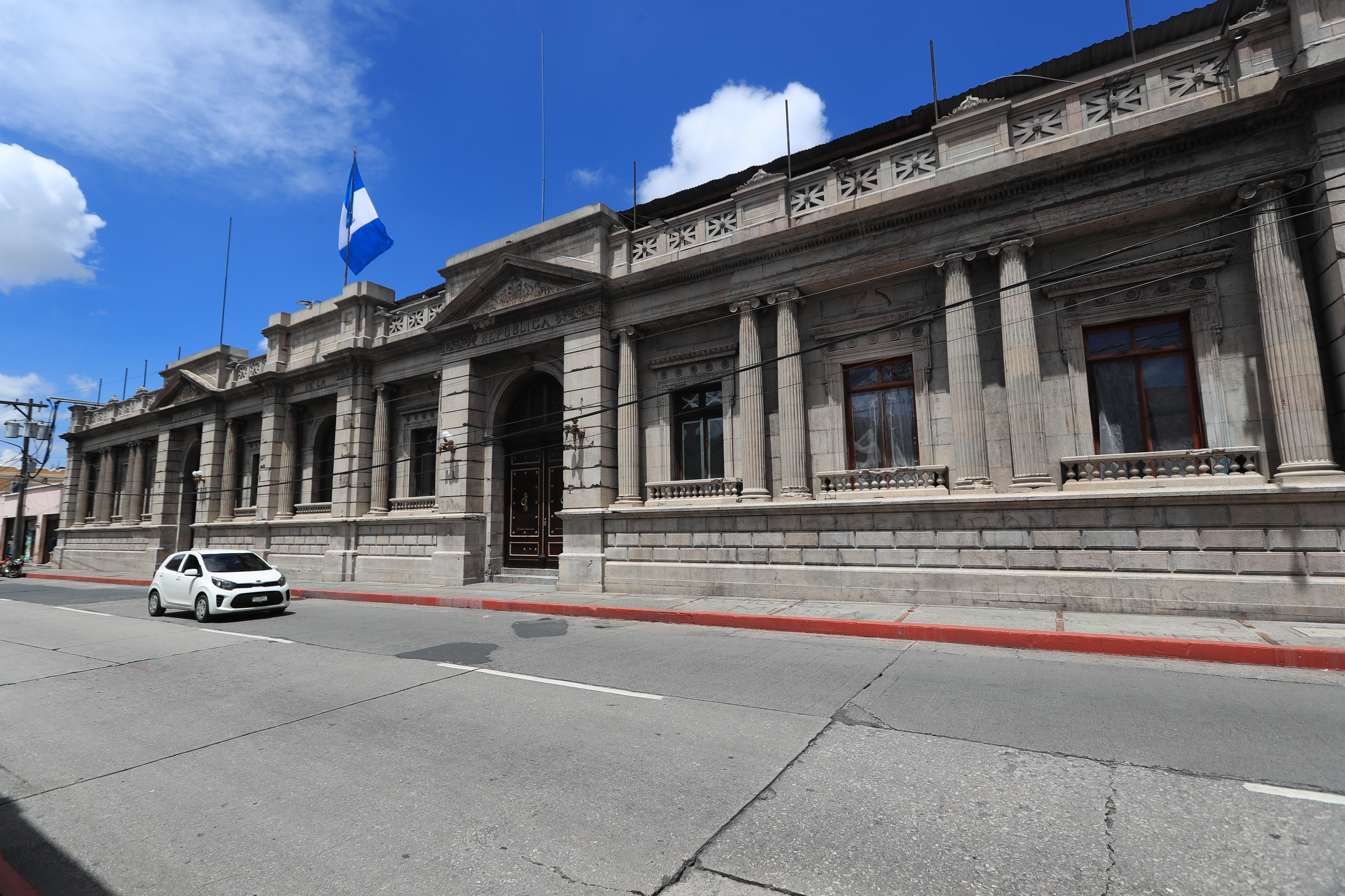 El Congreso debe dictaminar favorablemente la iniciativa de ampliación presupuestaria para que el  pleno pueda aprobarla. (Foto Prensa Libre: Hemeroteca PL)