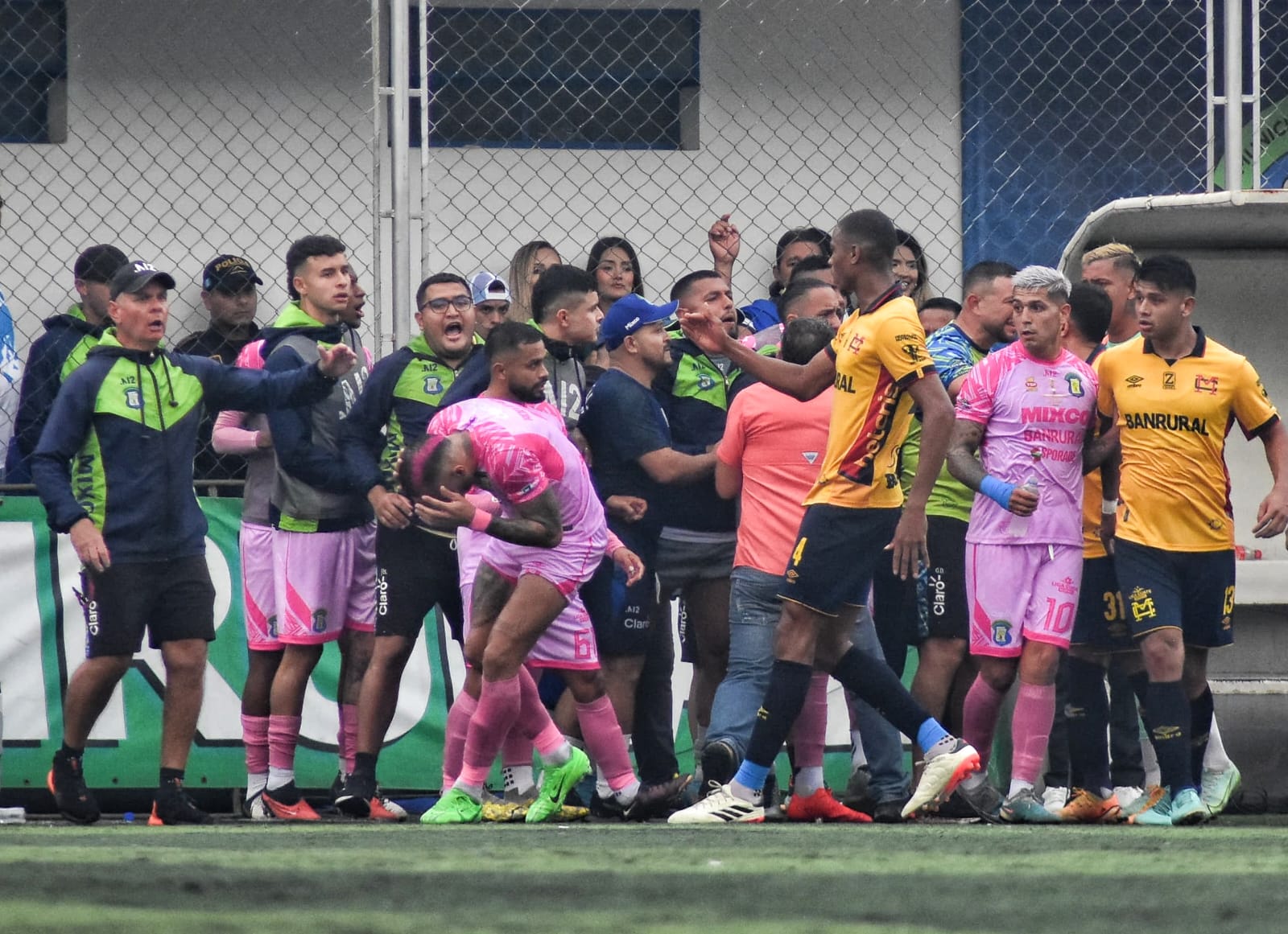 Fotografía instantes después del golpe que Fariña dio a Caballero.