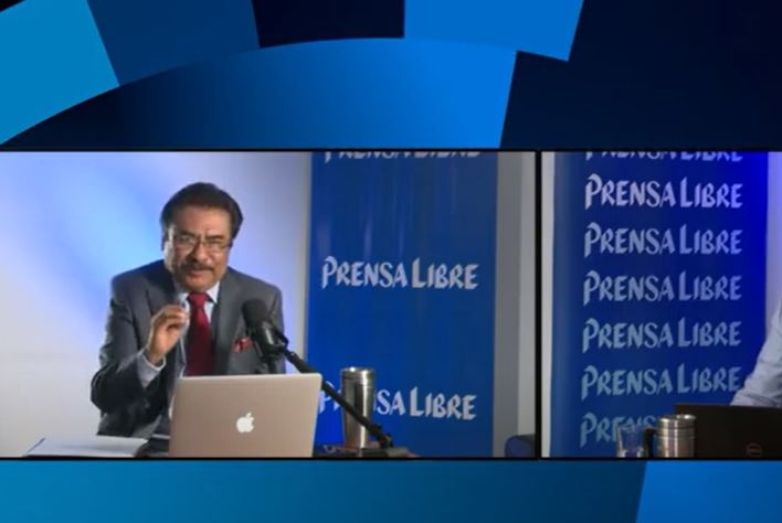 El auditor Óscar Chile Monroy, especialista tributario, respondió preguntas de los suscriptores de Prensa Libre en la master class virtual acerca de Cómo pagar impuestos por ser anfitrión de Airbnb en Guatemala. moderada por el editor de Innovación y Nuevas Narrativas, Juan Manuel Fernández.  (Foto, Prensa Libre: captura de pantalla del evento).