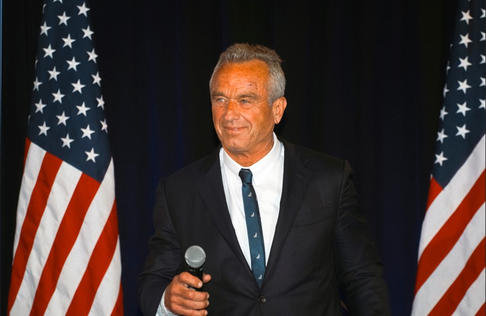 Robert F. Kennedy Jr., un candidato presidencial independiente, hace campaña en Austin, Texas, la noche del lunes 13 de mayo de 2024. (Jordan Vonderhaar/The New York Times)