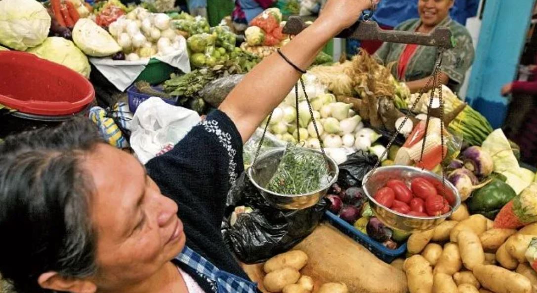 La canasta básica de alimentos y el cálculo de su costo cambió de metodología, fue lanzada en 2023 y su implementación empezó en enero de 2024. (Foto, Prensa Libre: Hemeroteca PL).