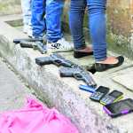 Tres menores de edad detenidos con armas de fuego acusados por la PNC de disparar a dos hermanos dentro de una tienda en la colonia campo seco zona 16 donde quedan muertos. Fotograf?a Erick Avila