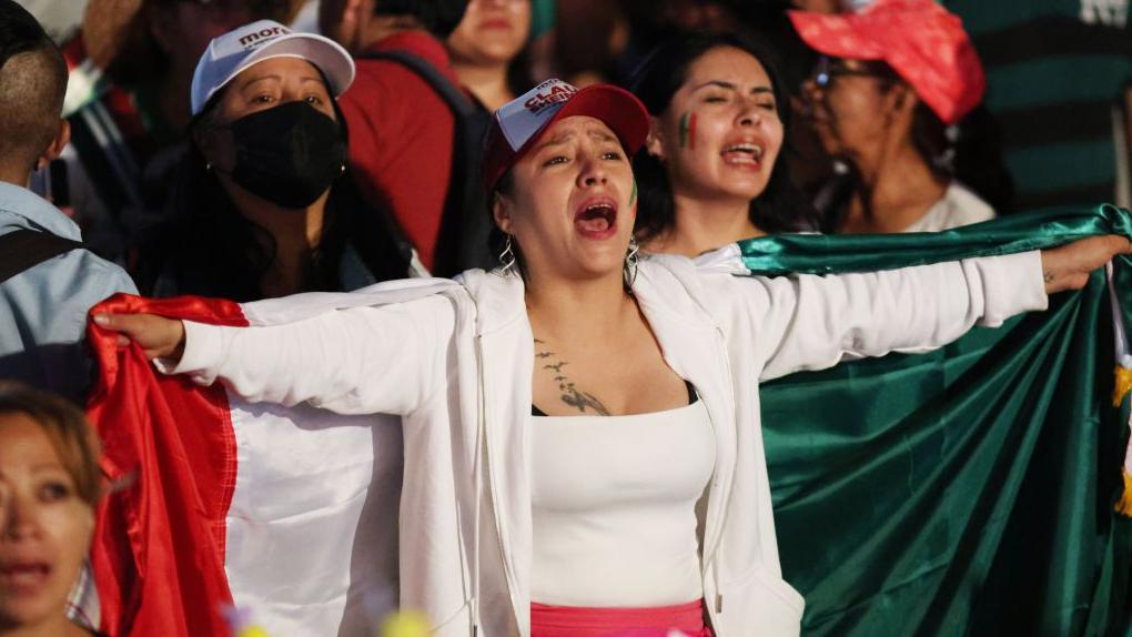 Partidarios de Claudia Sheinbaum reunidos en el Zócalo