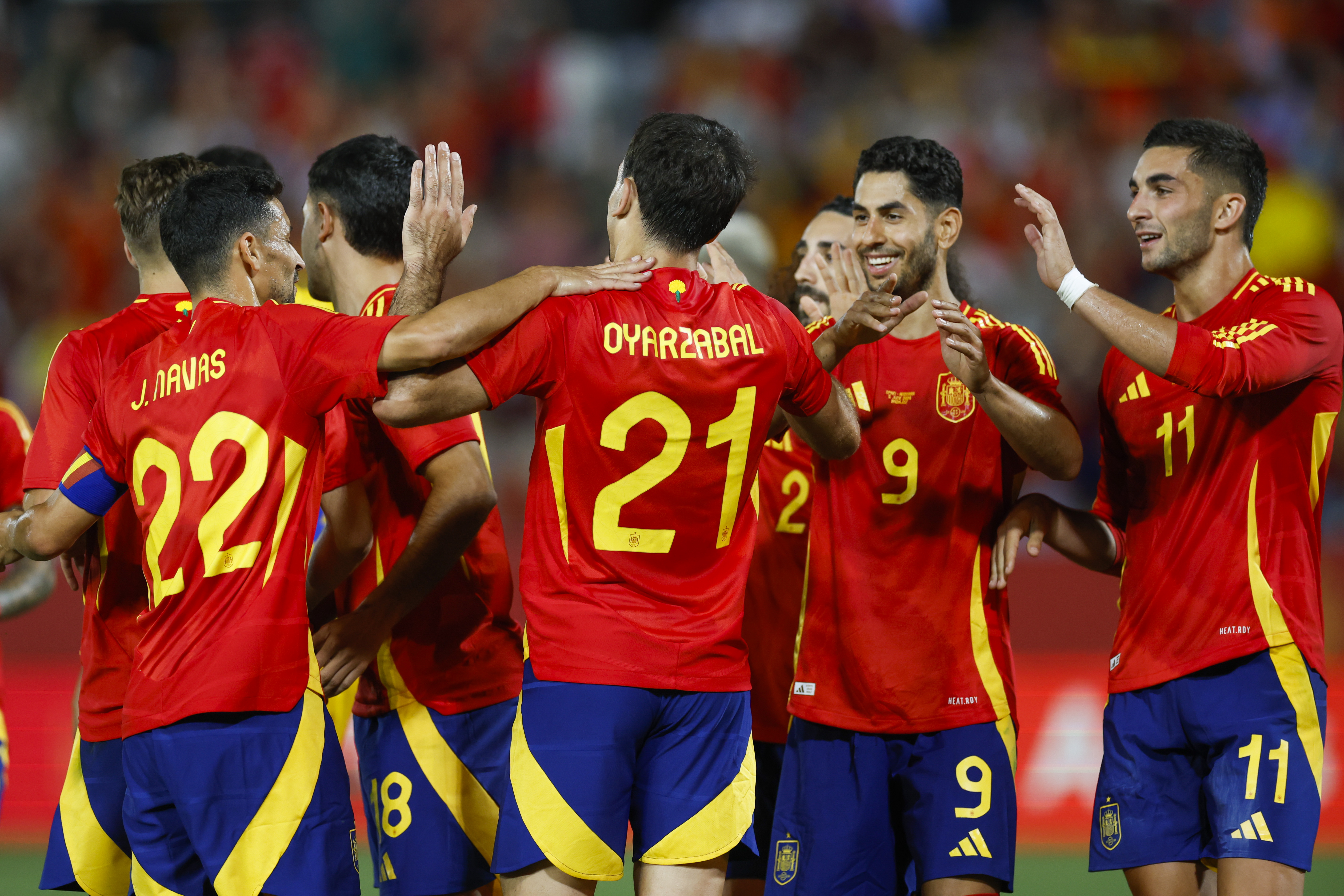 La selección de España jugó dos amistosos previos al debut.