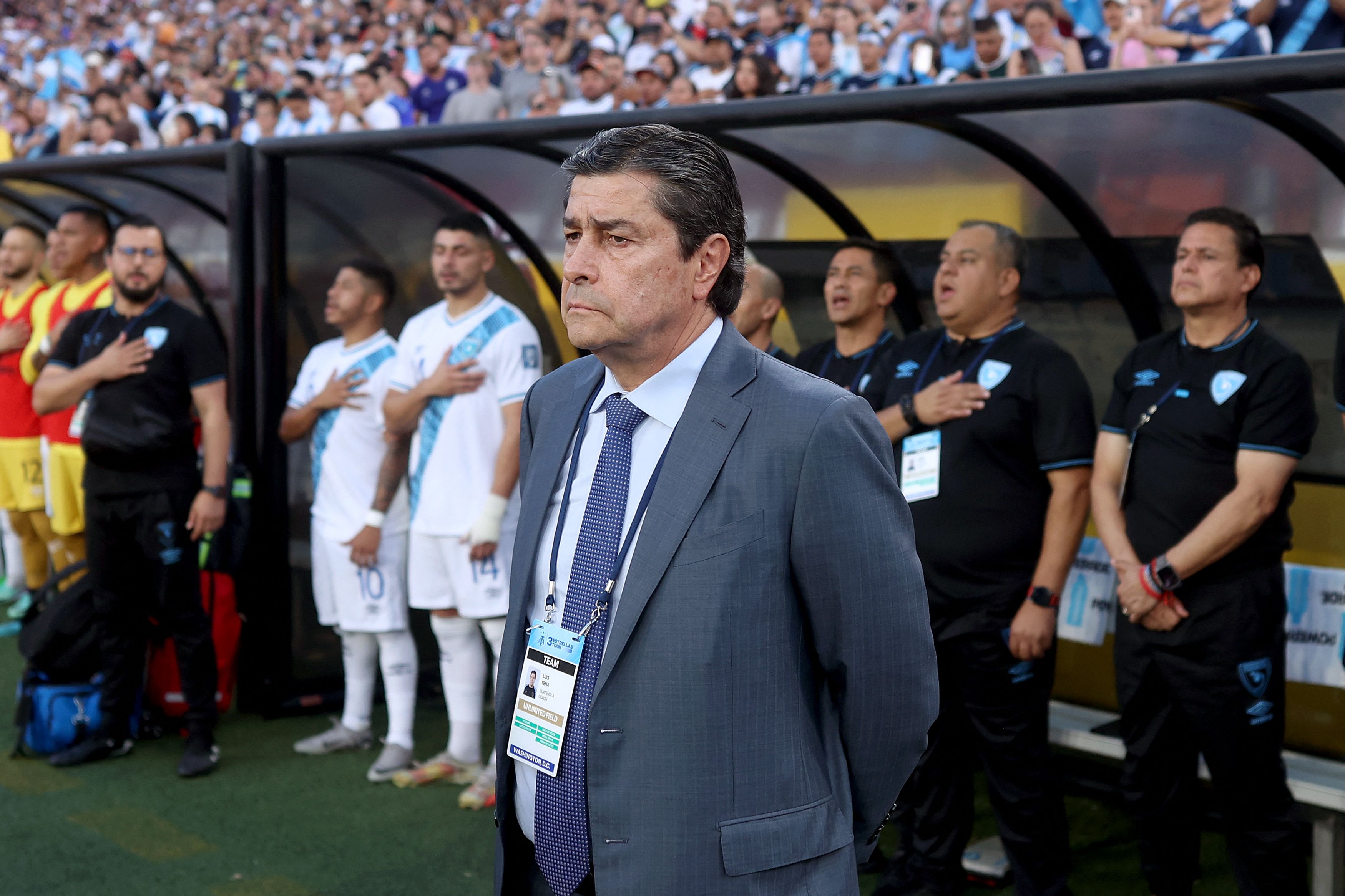 Luis Fernando Tena es el entrenador de la selección guatemalteca desde 2022. (Foto Prensa Libre: AFP)