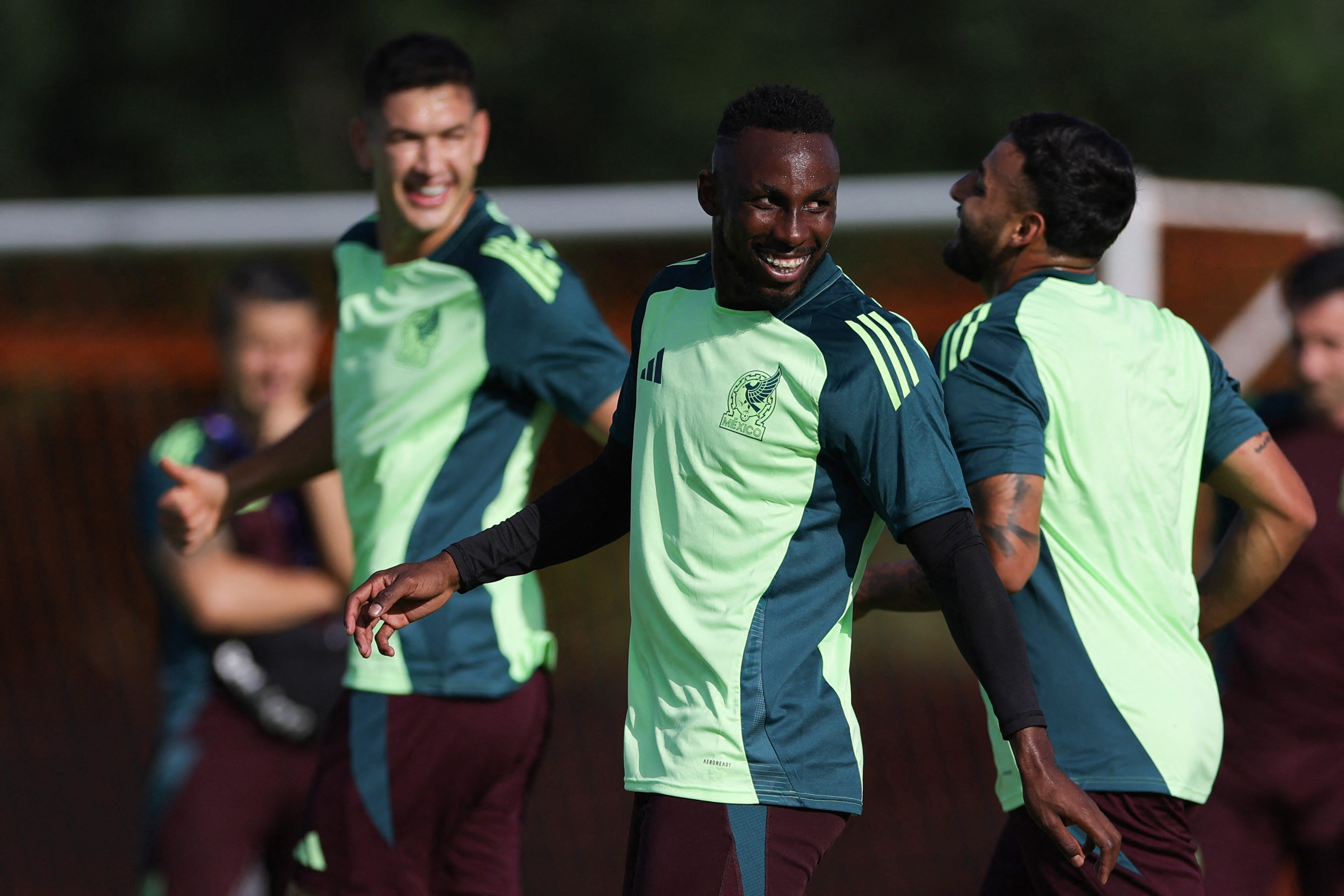 Los jugadores de México, entrenan en el Houston Dynamo FC Training Camp antes de medirse a Jamaica. (Foto Prensa Libre: AFP)