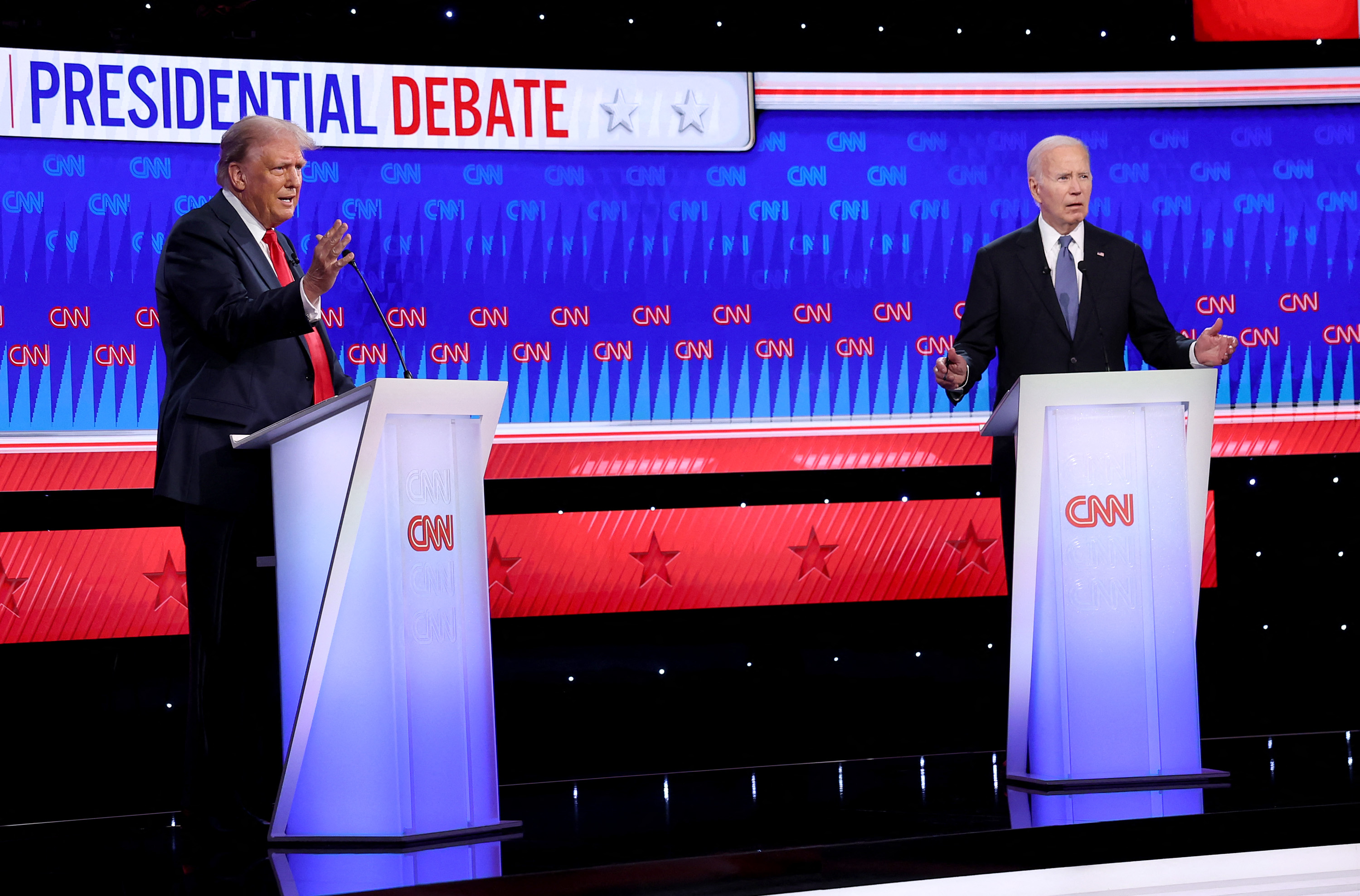 Donald Trump y Joe Biden se enfrentan este jueves en el primer debate de las elecciones del 5 de noviembre. (Foto Prensa Libre: EFE/Getty Images via AFP)