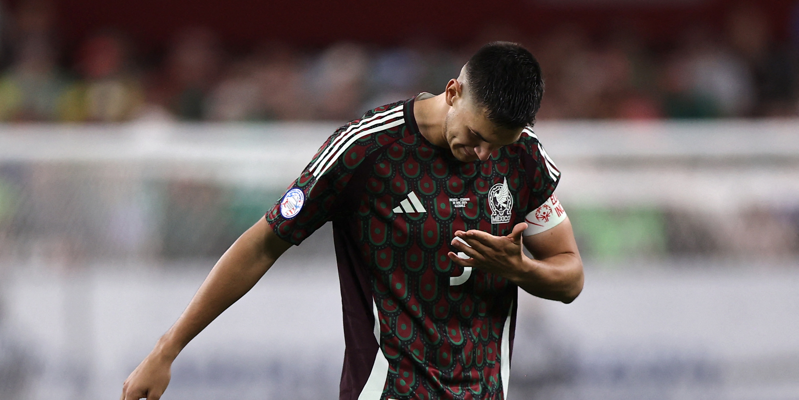 GLENDALE, ARIZONA - JUNE 30: Cesar Montes of Mexico reacts during the CONMEBOL Copa America 2024 Group D match between Mexico and Ecuador at State Farm Stadium on June 30, 2024 in Glendale, Arizona.   Omar Vega/Getty Images/AFP (Photo by Omar Vega / GETTY IMAGES NORTH AMERICA / Getty Images via AFP)