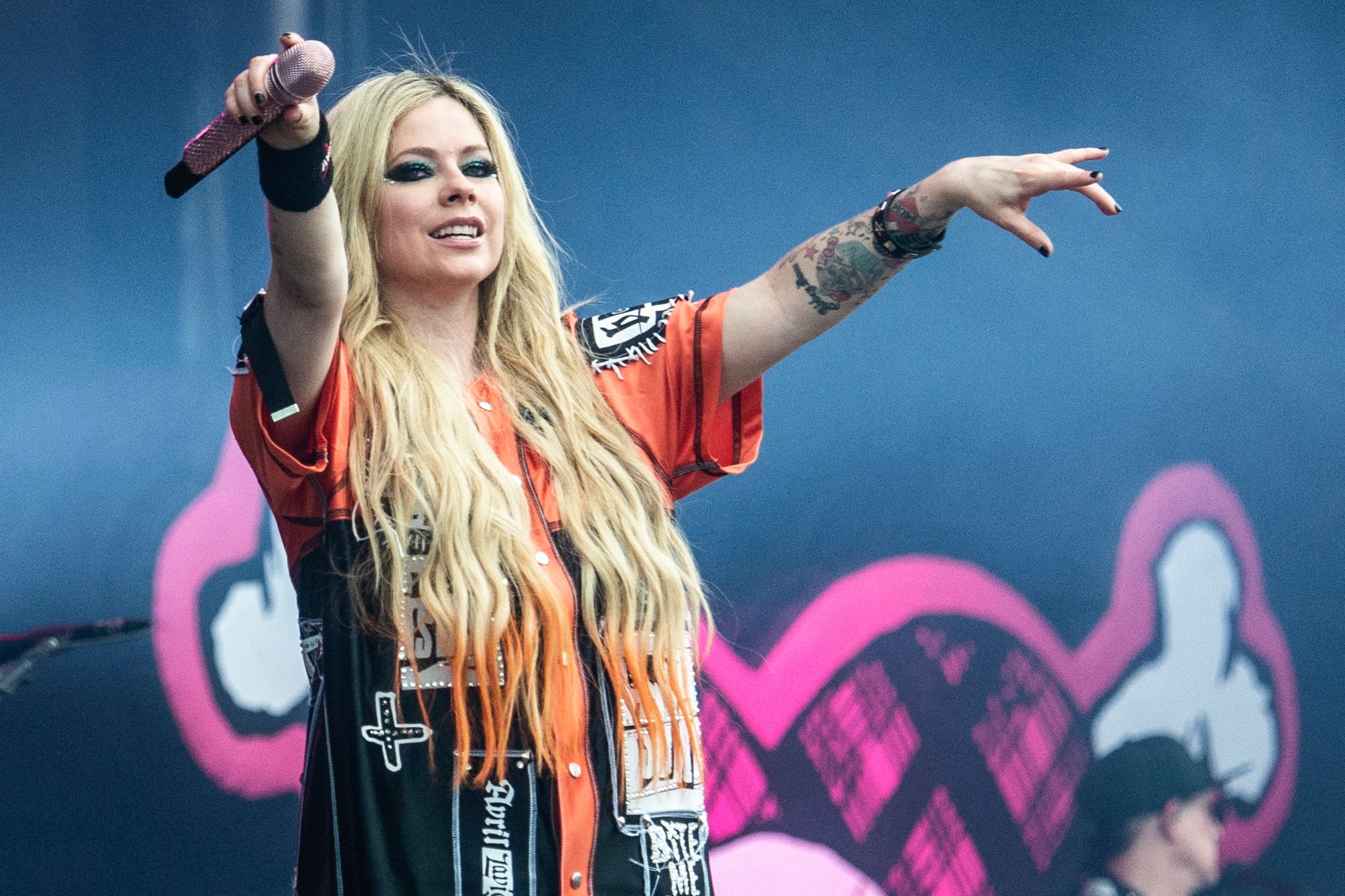 Avril Lavigne durante su presentación en el Festival Tinderbox de Dinamarca, en junio de 2024. (Foto Prensa Libre: AFP)