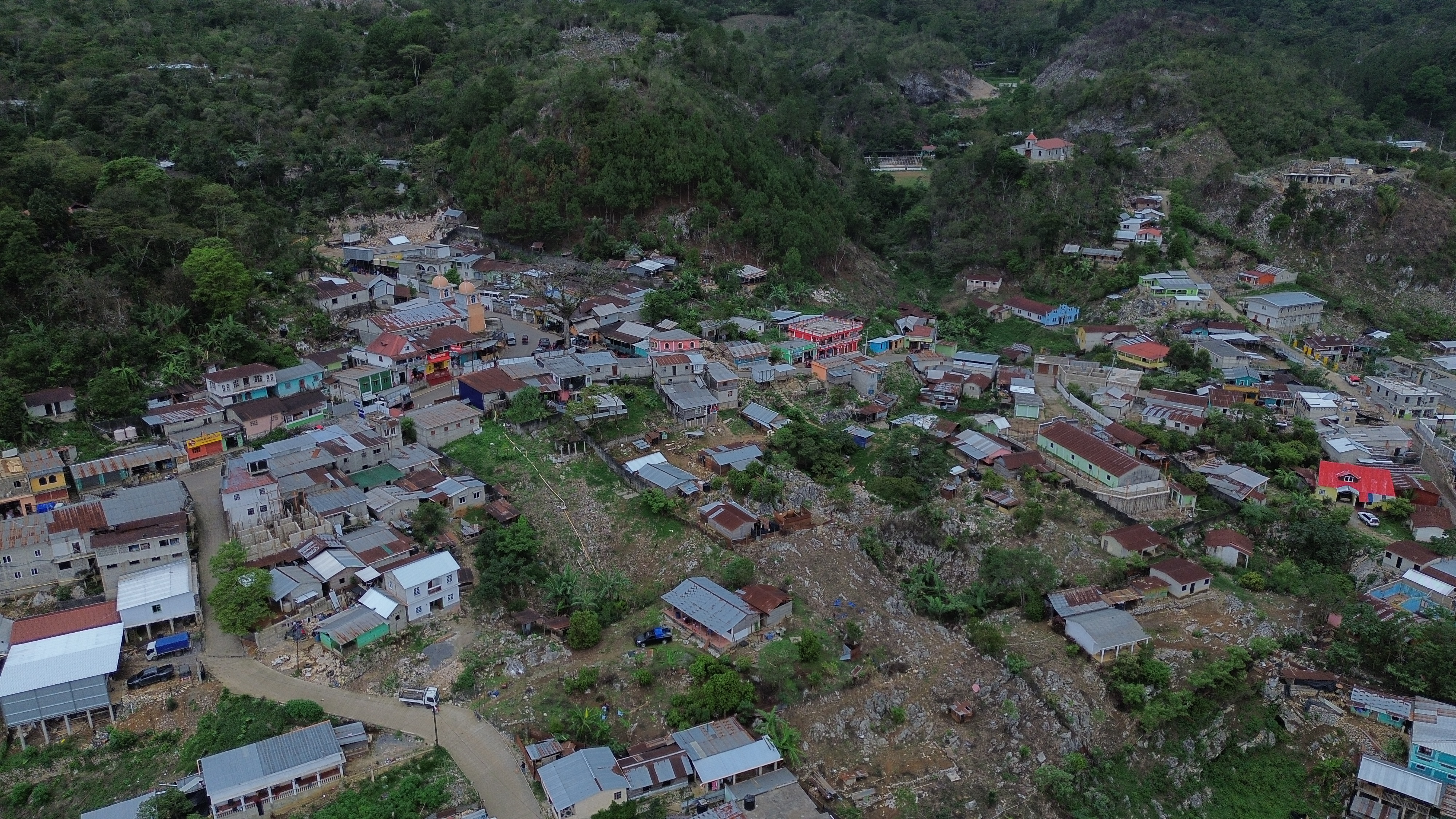 Aldea Campur se ubica a 49 kilmetros del centro del municipio de Carch, Alta Verapaz, est conformada por un aproximado de 10,000 personas quienes se vieron damnificados por las fuertes lluvias de Eta e Iota en el ao 2020


Prensa Libre. Erick Avila   27/06/2024