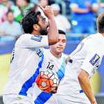 Carlos Ruiz celebra un gol ante Trinidad y Tobago el 9 de julio de 2015.