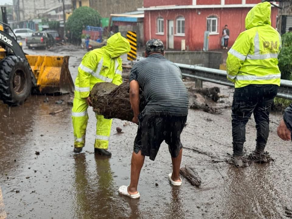 Trabajos de limpieza por inundaciones