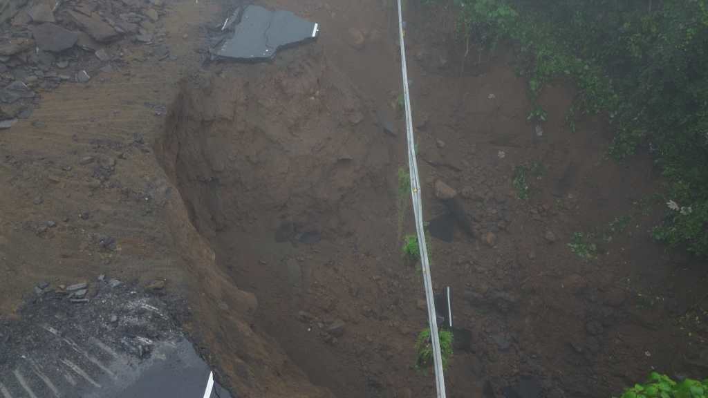 Hundimiento autopista Palín-Escuintla primeros trabajos (2)