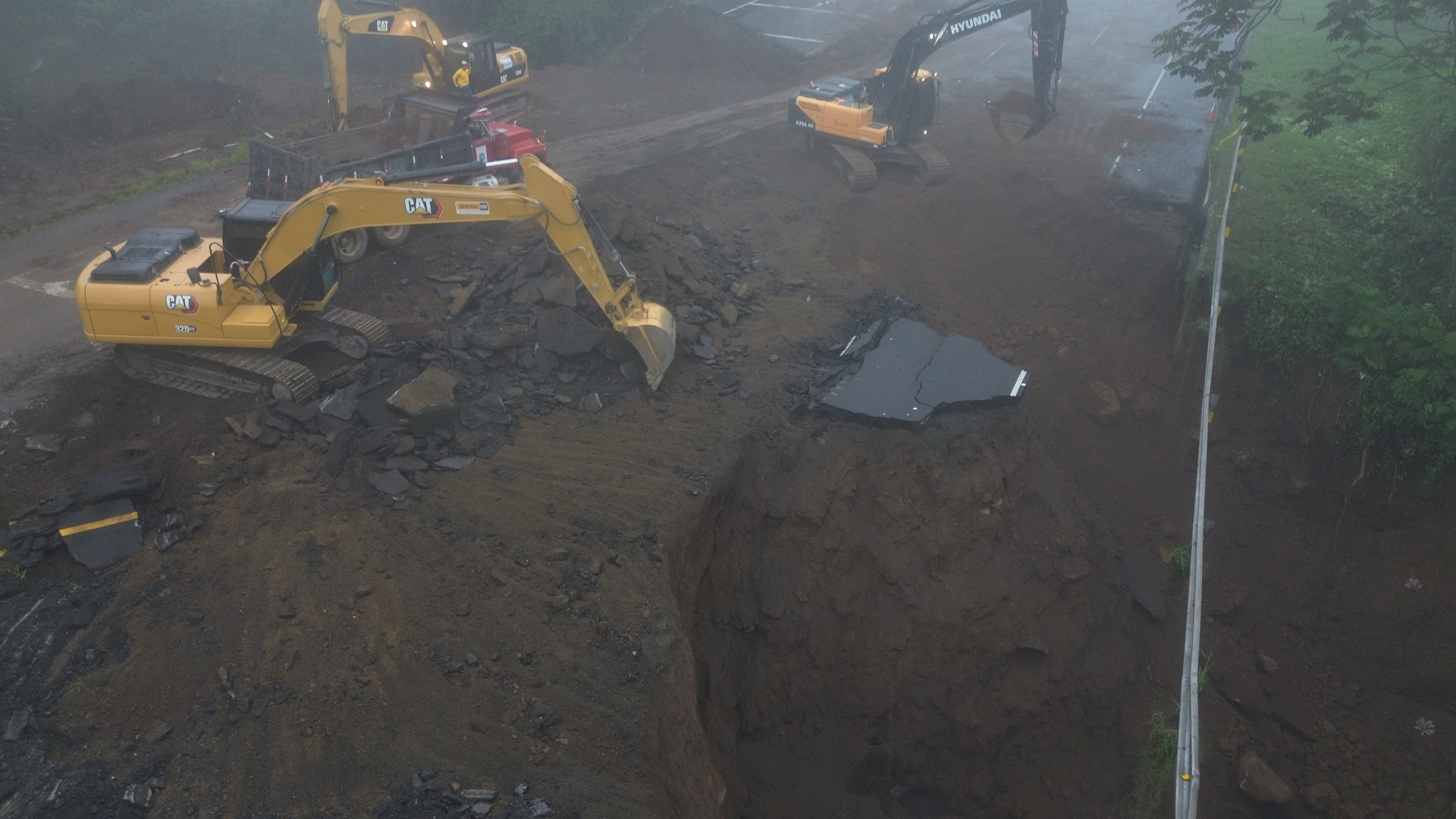 Hundimiento autopista Palín-Escuintla primeros trabajos (3)