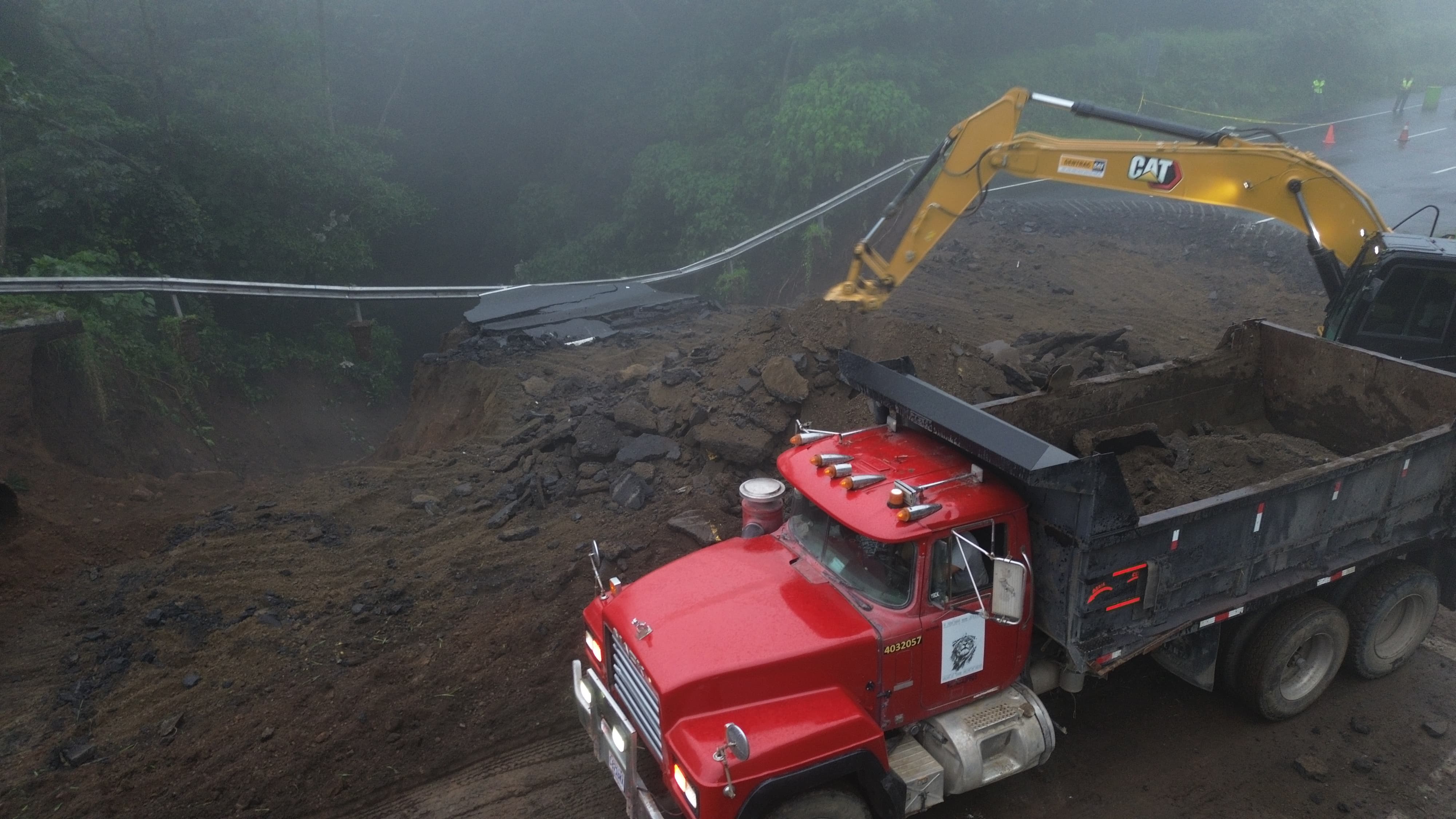 Hundimiento autopista Palín-Escuintla primeros trabajos (7)