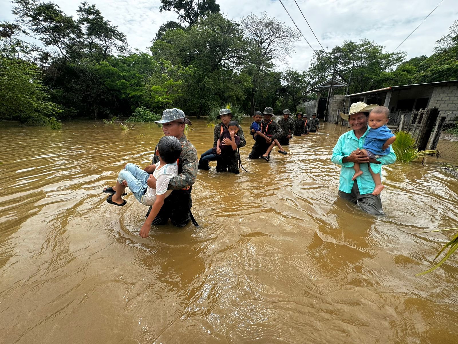 Lluvias en Guatemala junio 2024 Ejecito Prensa Libre